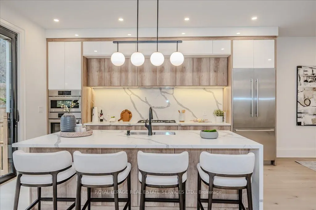 78 South Kingsway