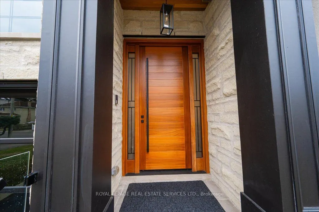78 South Kingsway