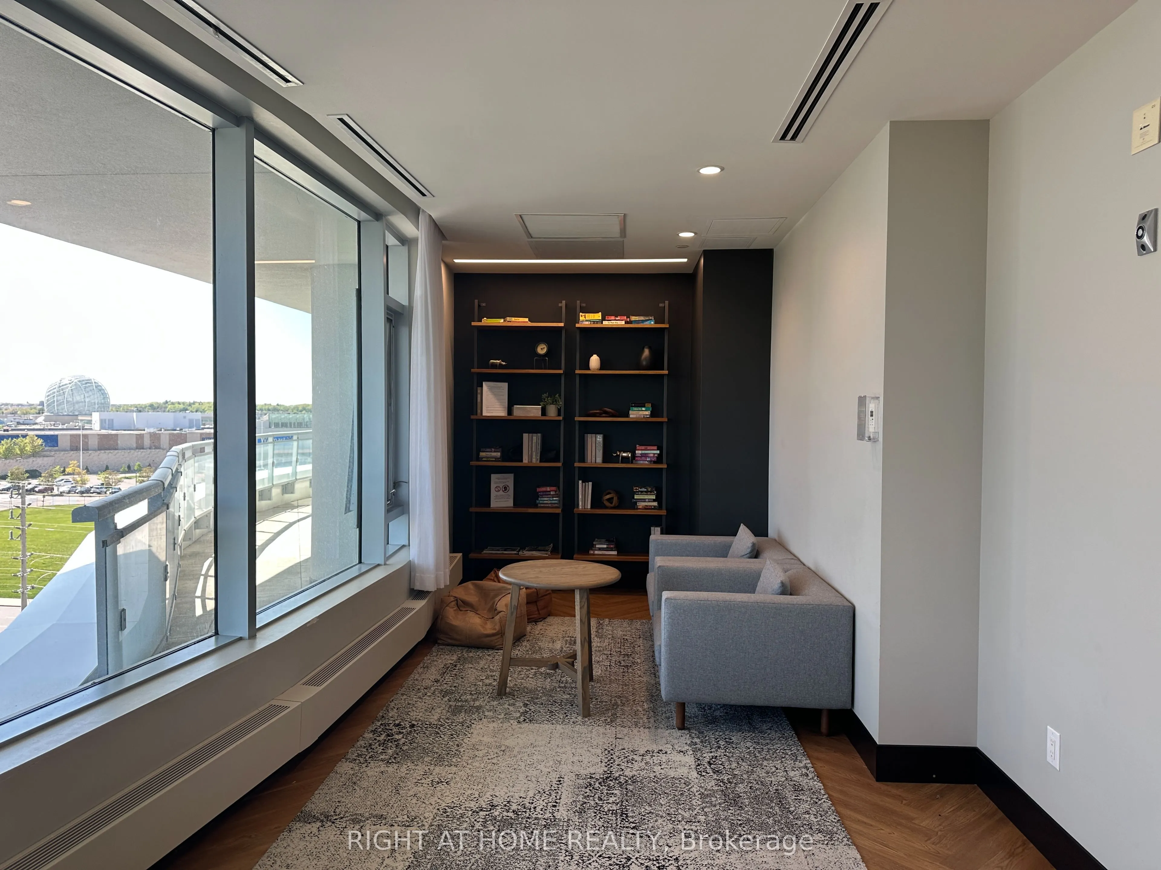 2520 Eglinton Avenue W #701