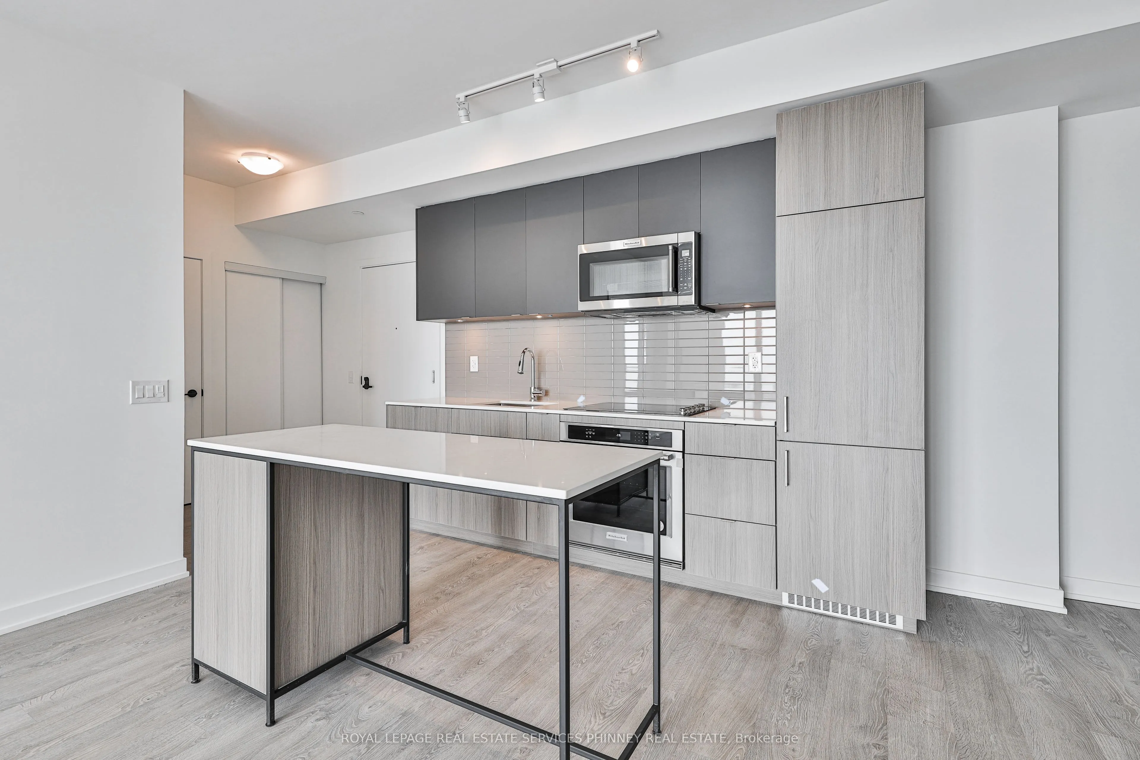 220 Missinnihe Way, #907