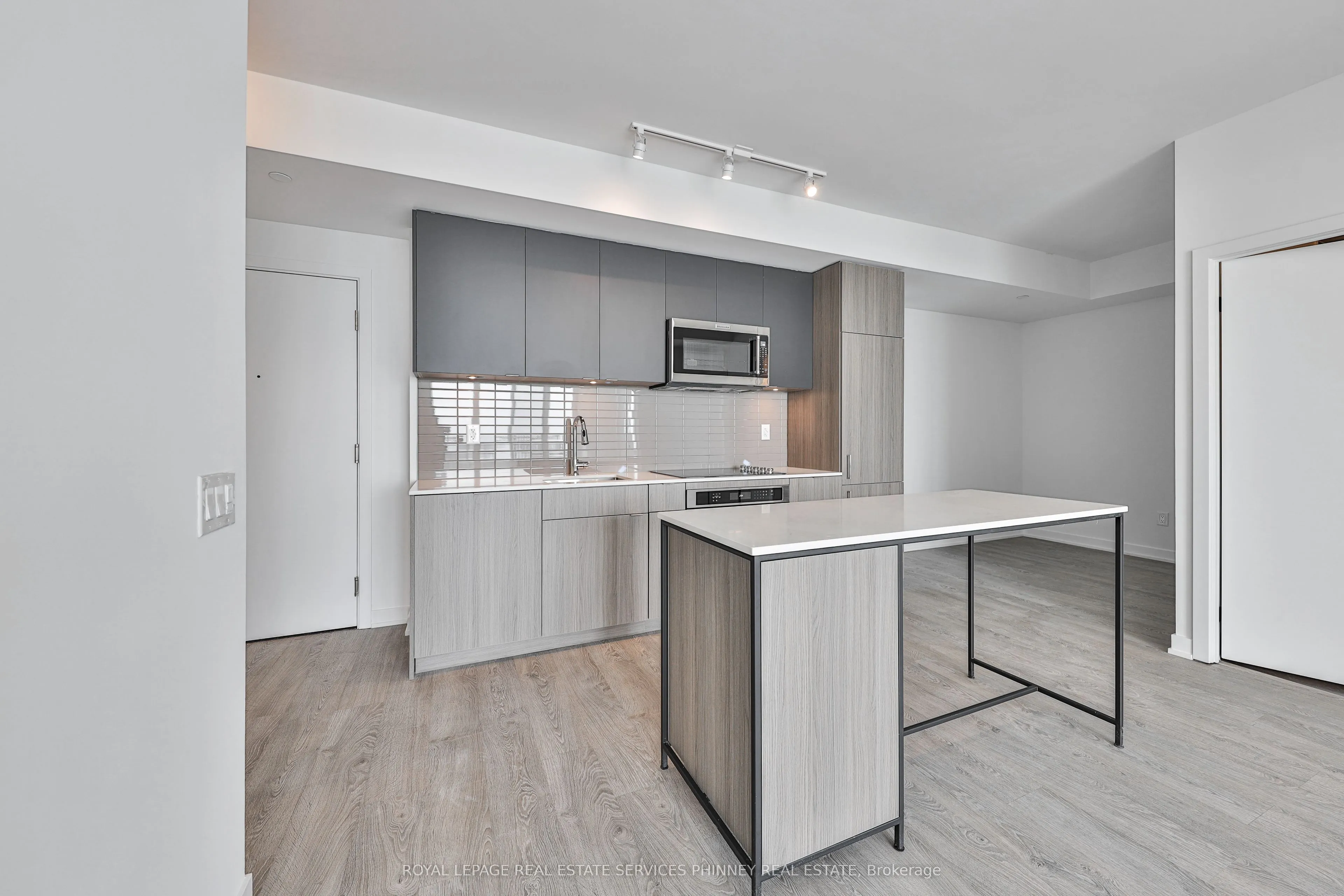 220 Missinnihe Way, #907
