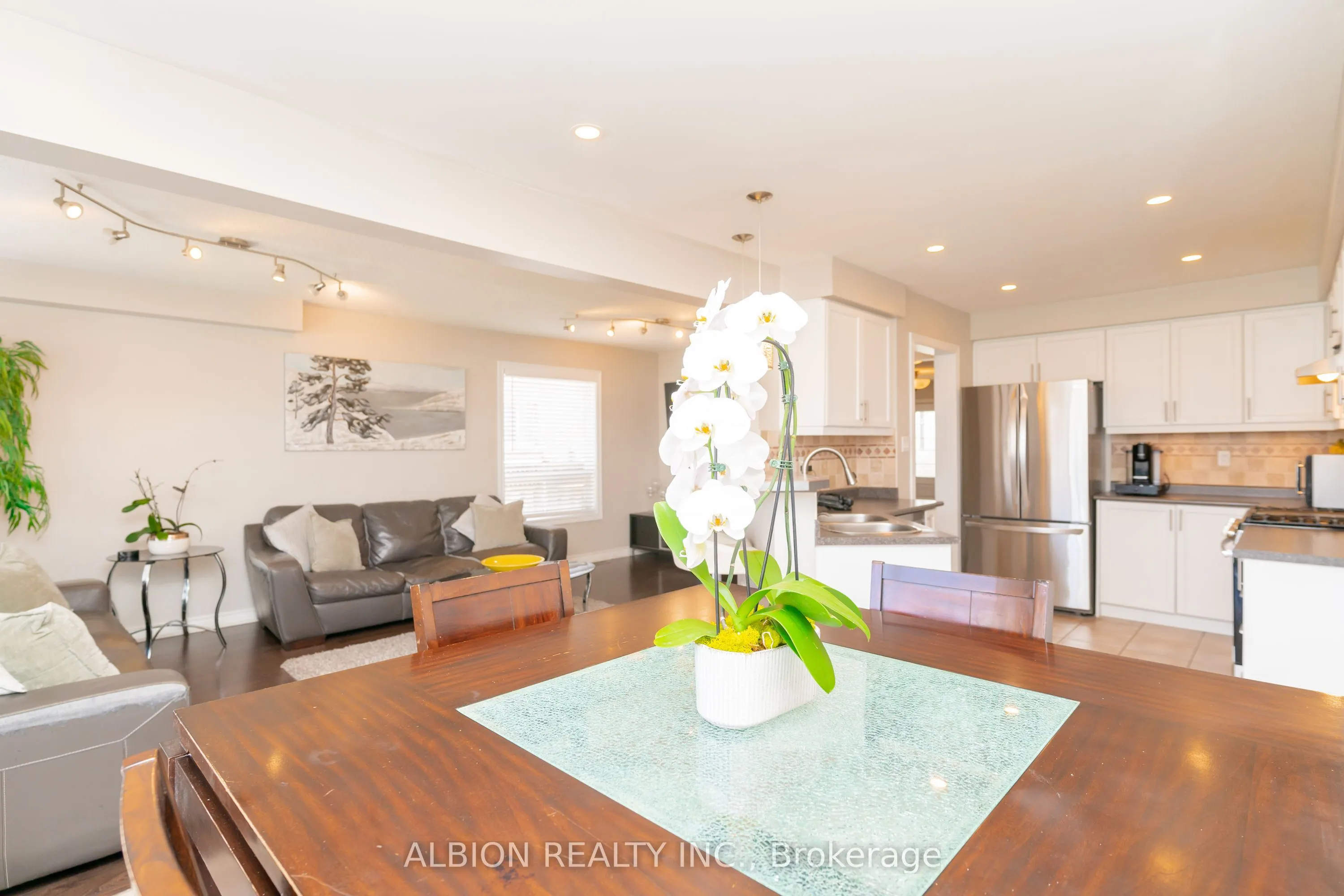 40 Emily Carr Crescent
