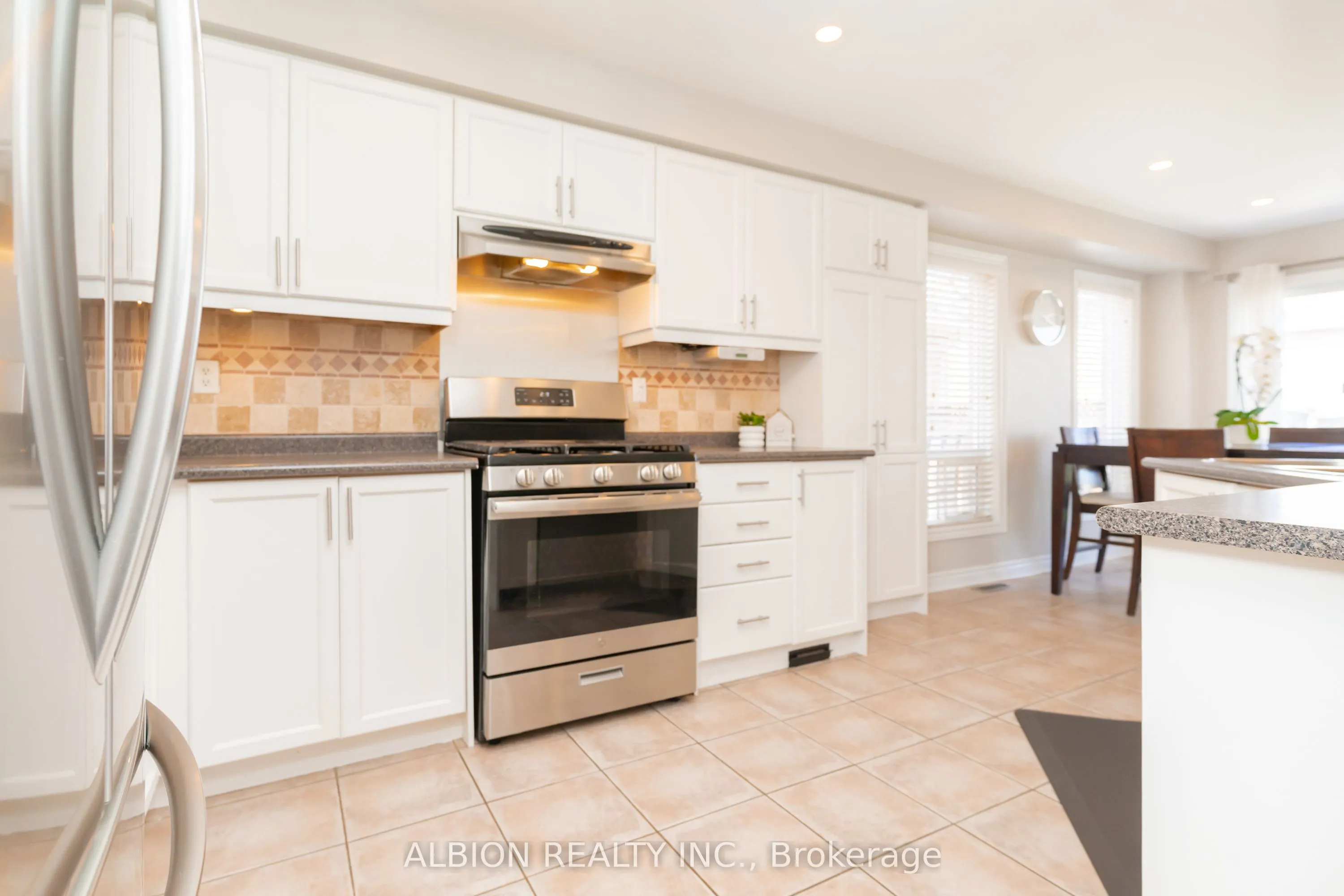 40 Emily Carr Crescent