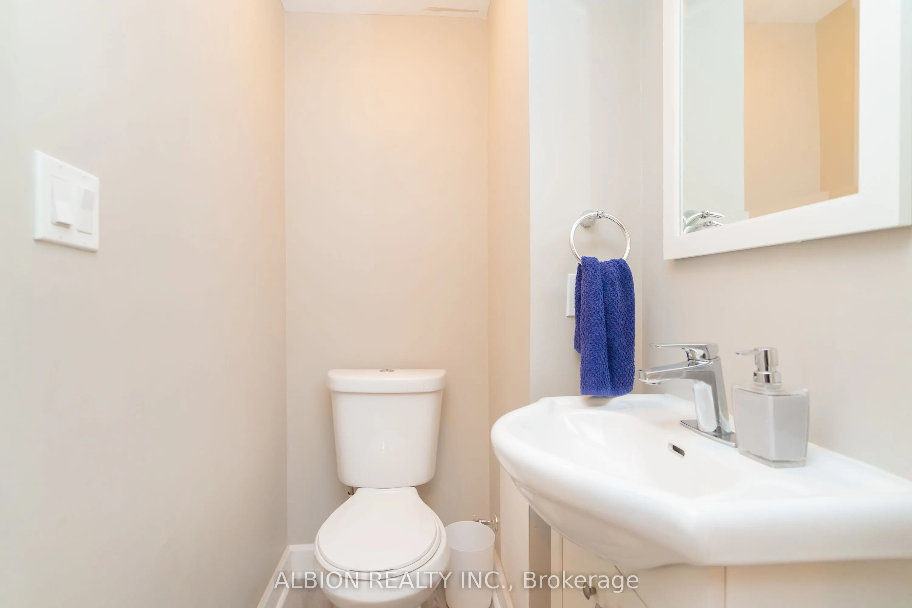 40 Emily Carr Crescent