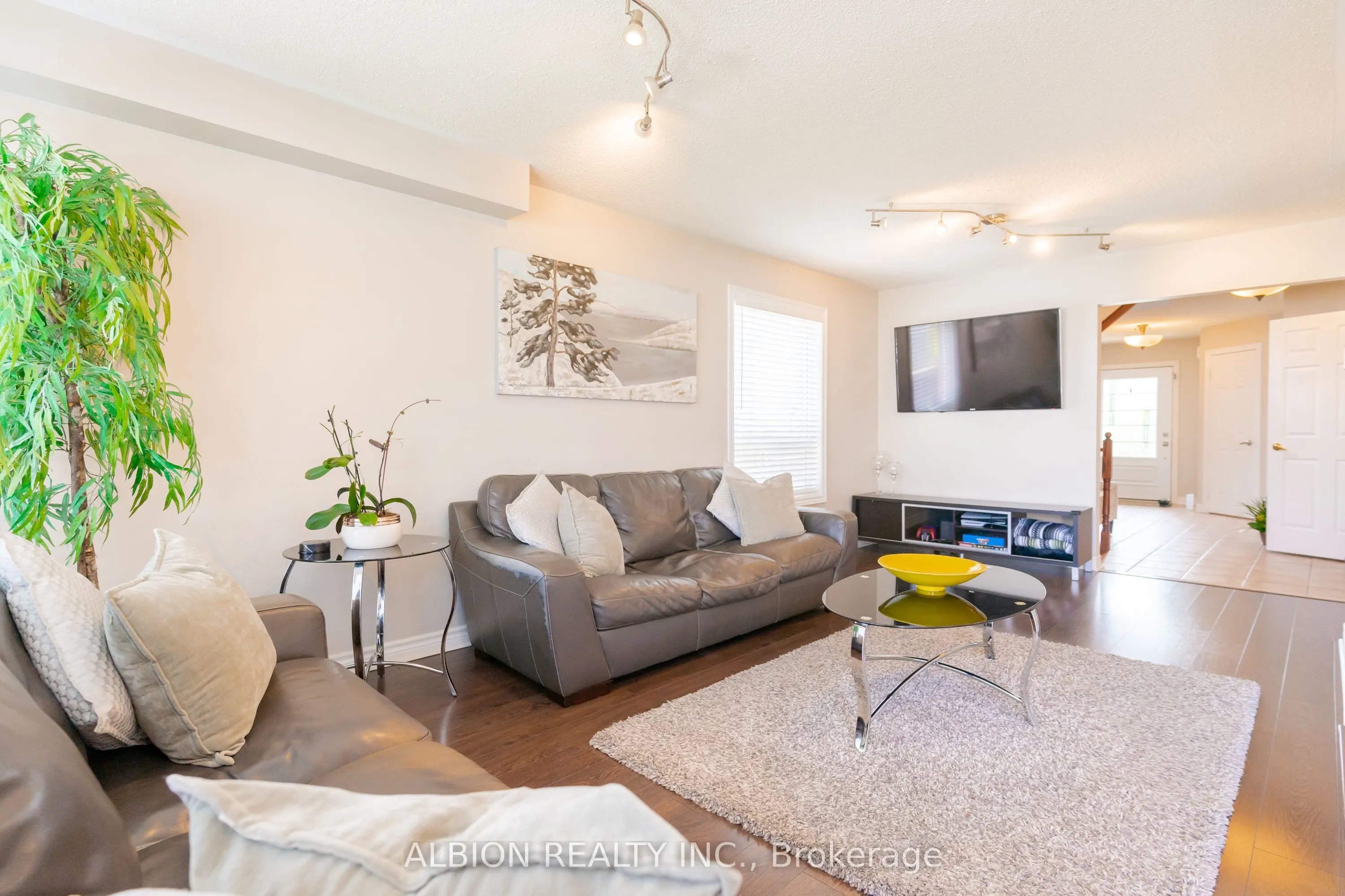 40 Emily Carr Crescent