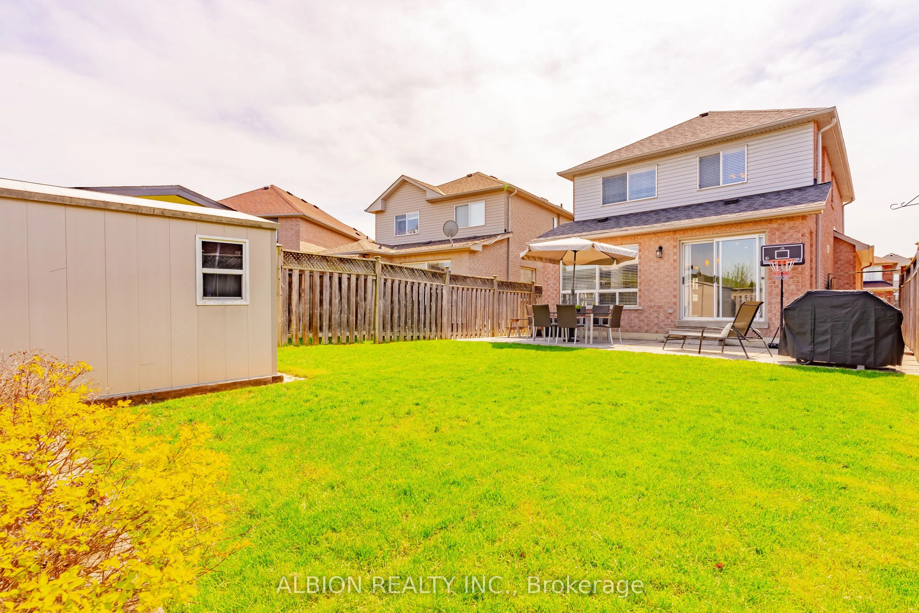 40 Emily Carr Crescent