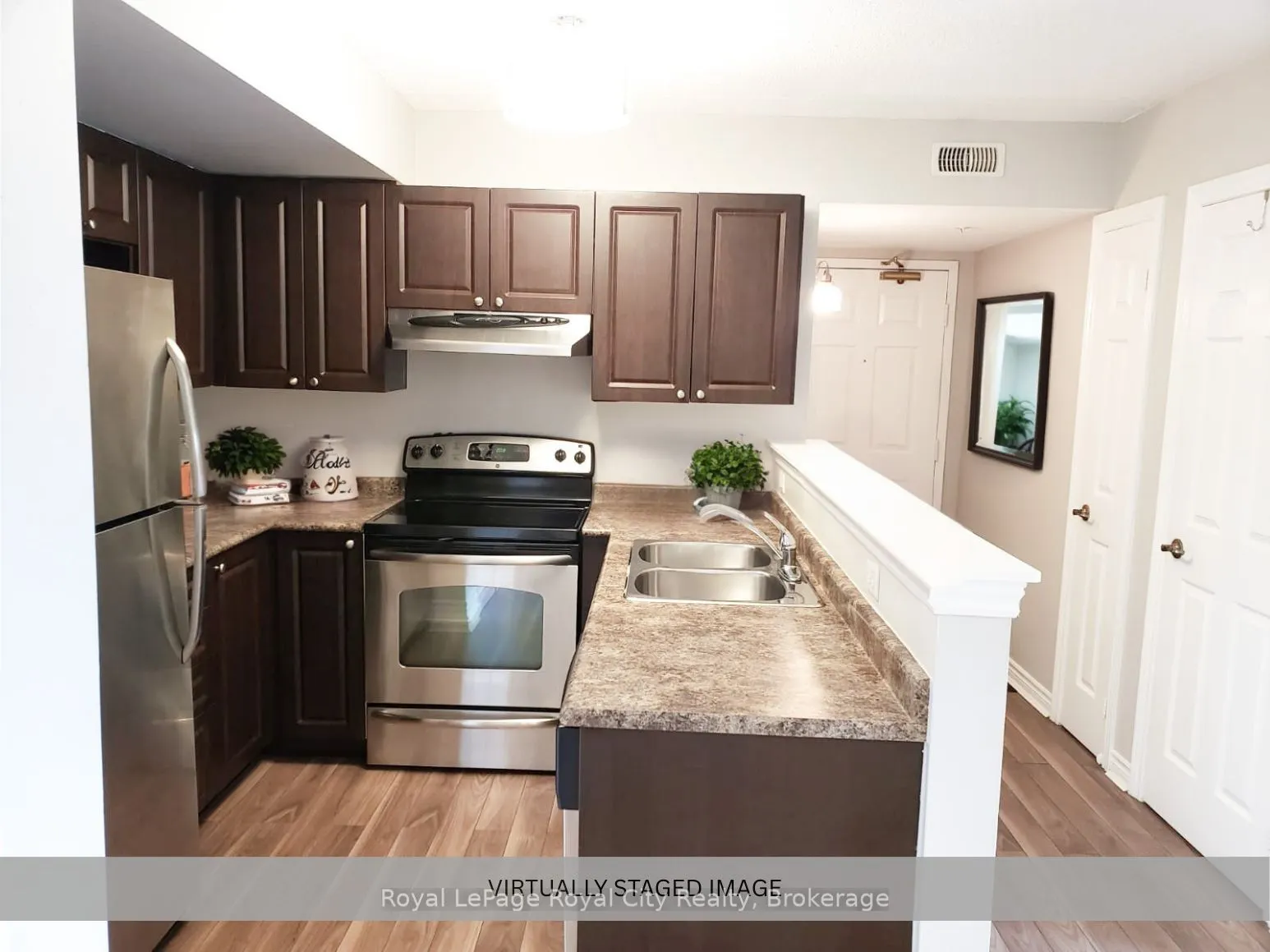 1483 Maple Avenue, #204