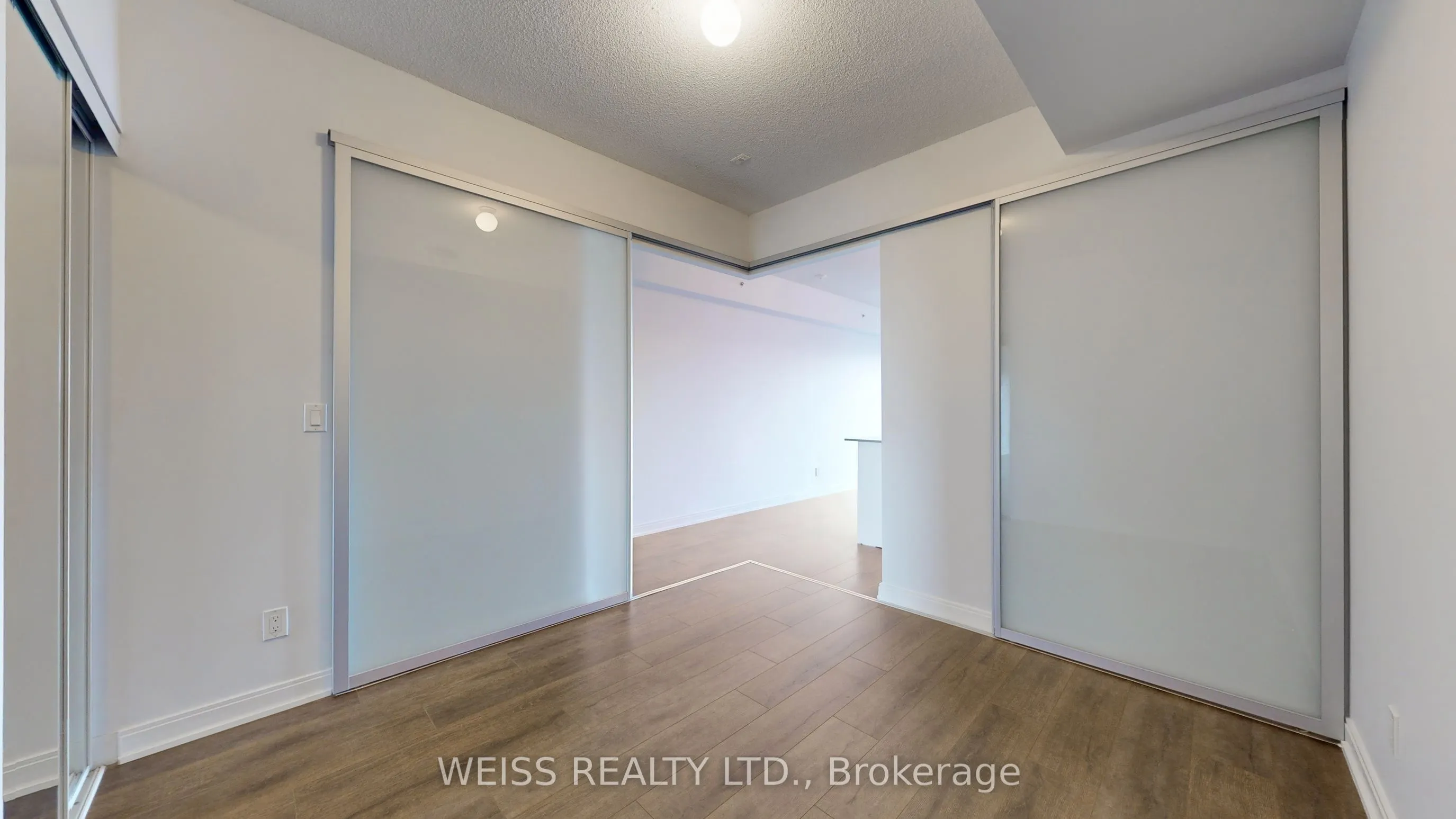760 The Queensway S, #506