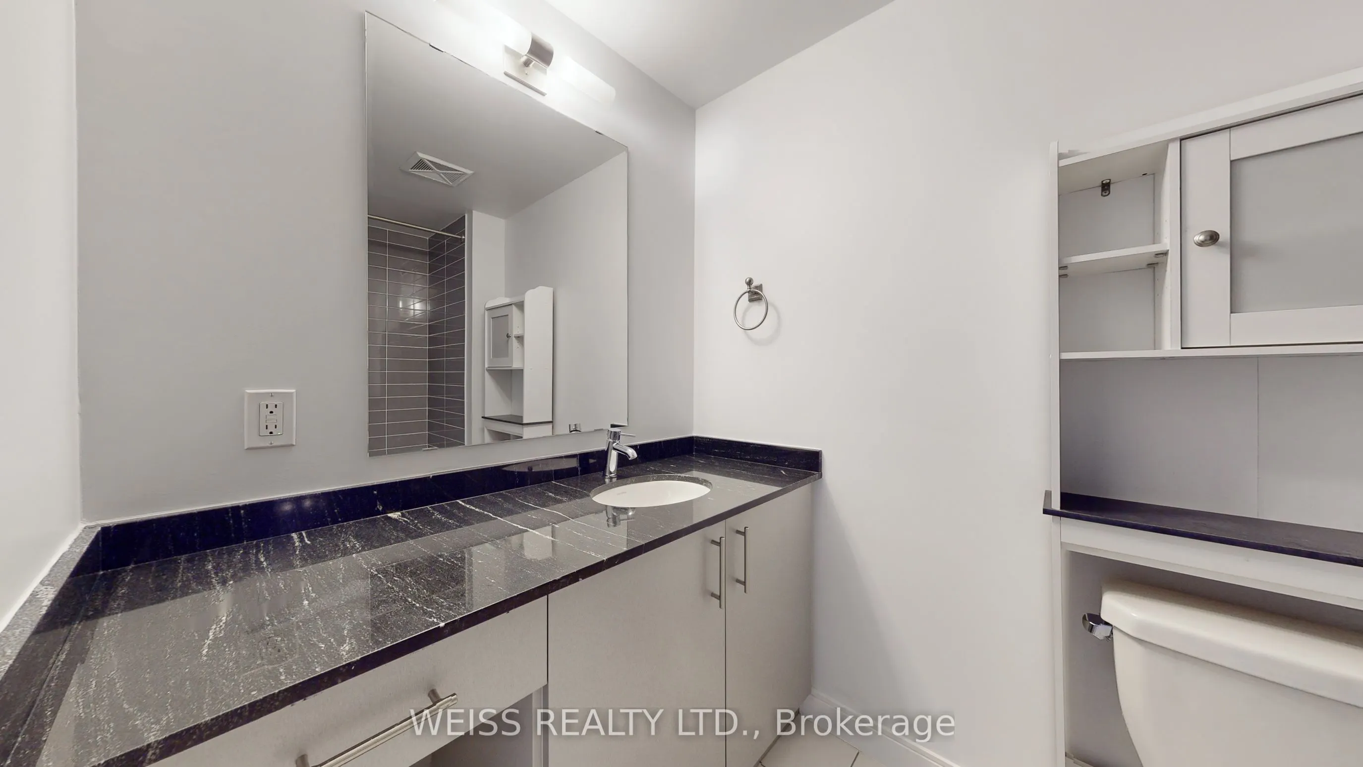 760 The Queensway S, #506