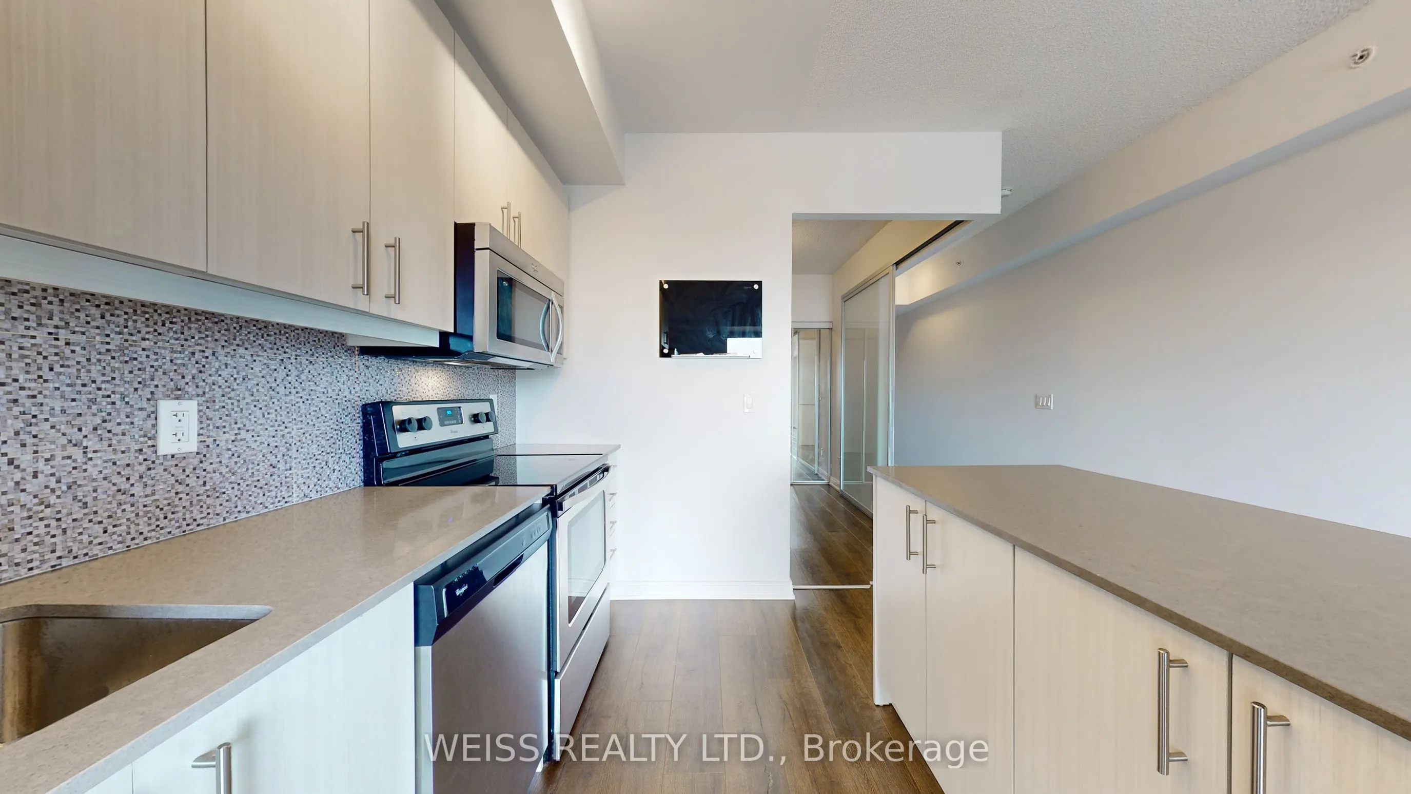 760 The Queensway S, #506