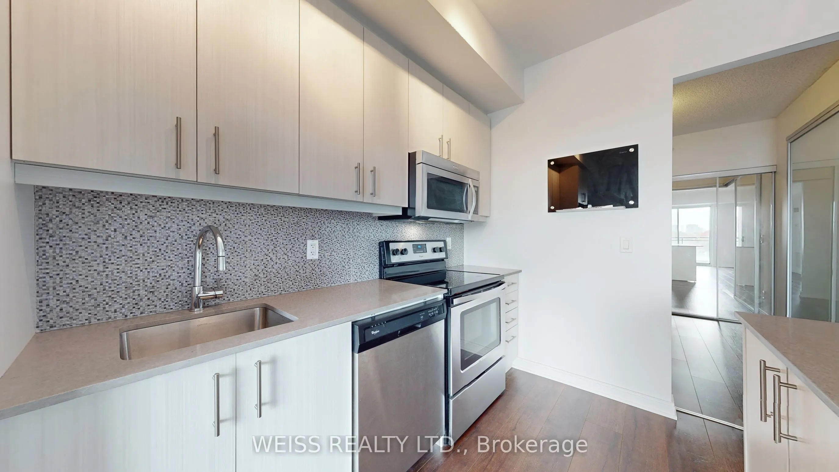 760 The Queensway S, #506