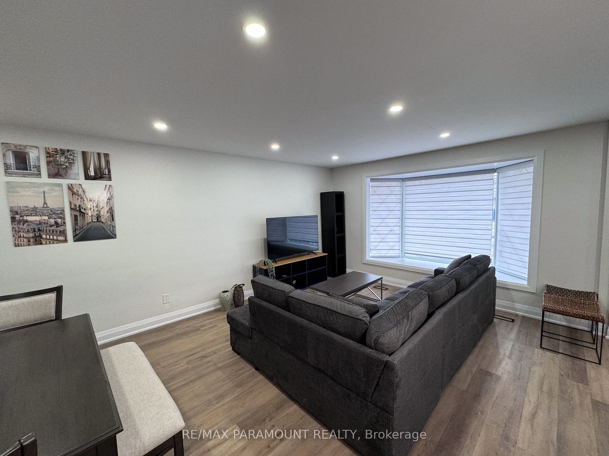 166 Kingsview Boulevard