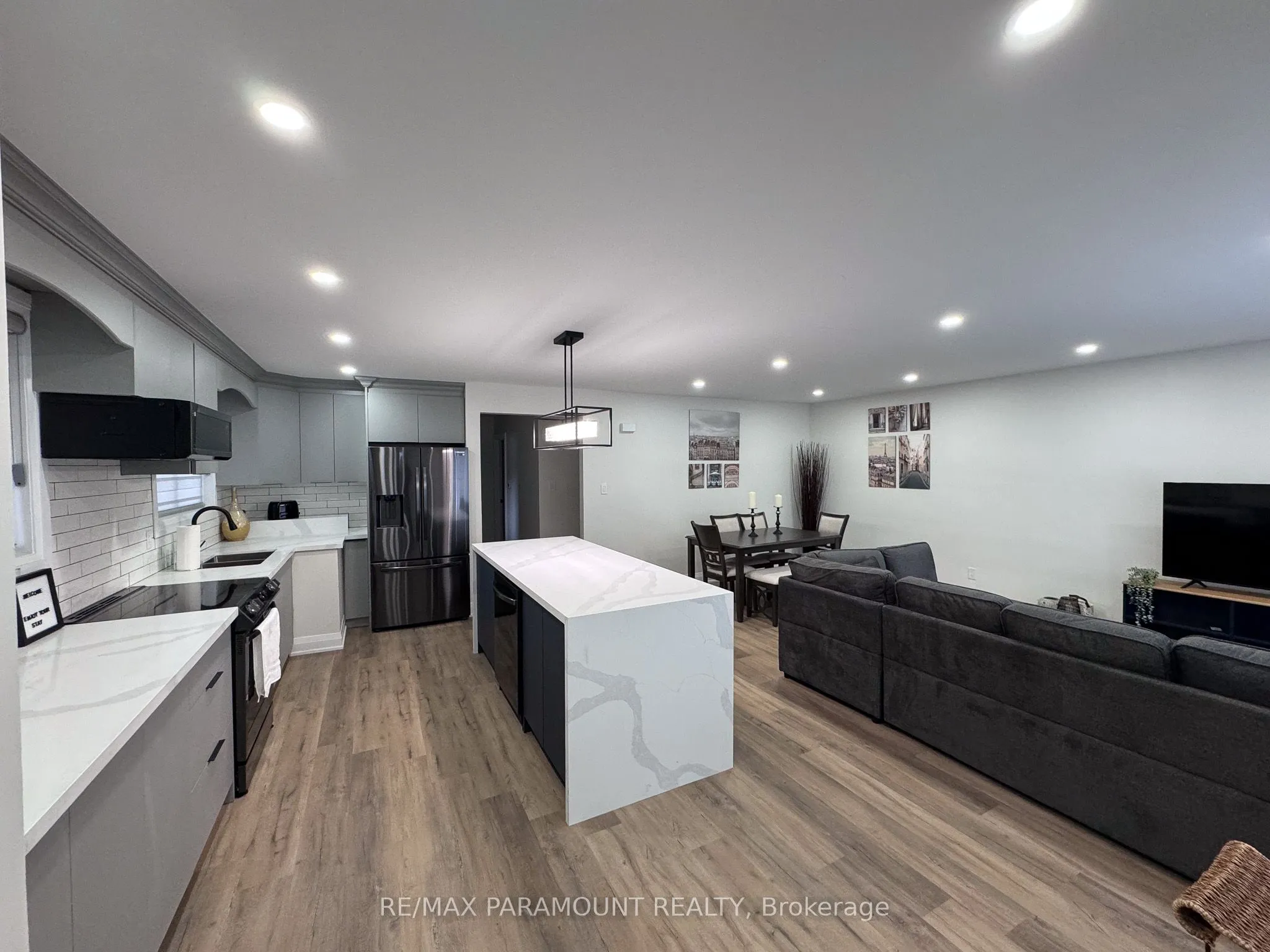 166 Kingsview Boulevard