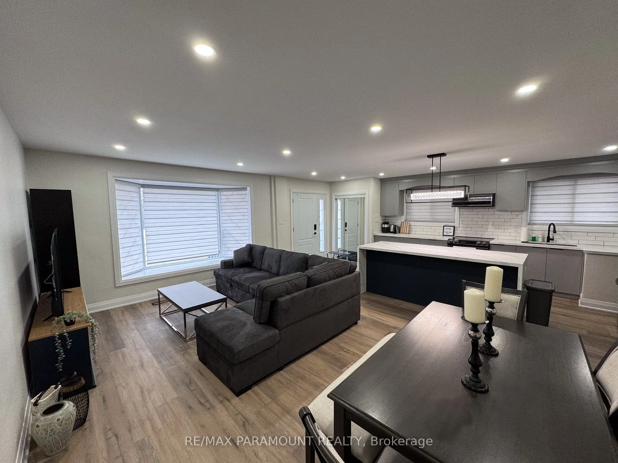 166 Kingsview Boulevard