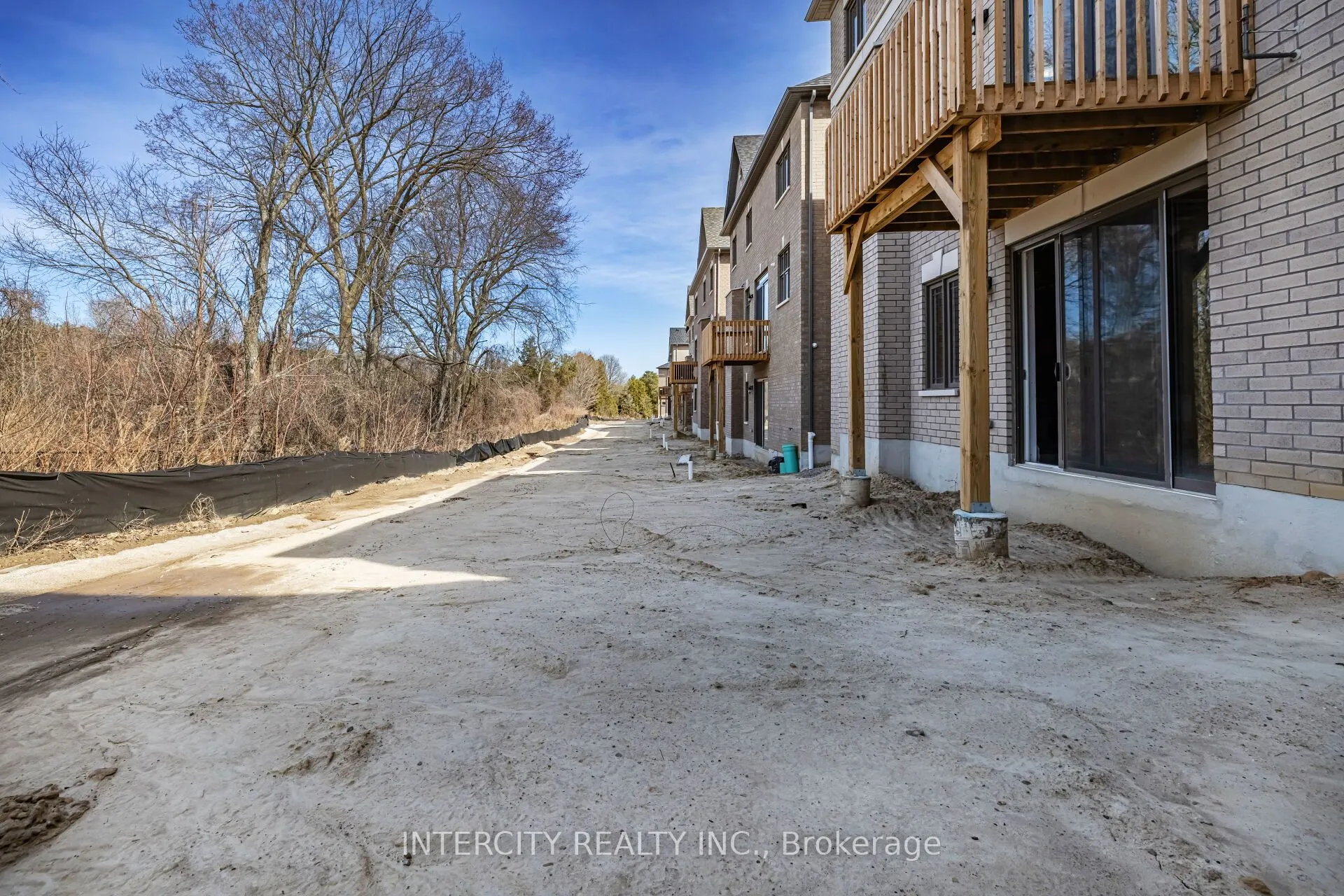 91 Raspberry Ridge Avenue