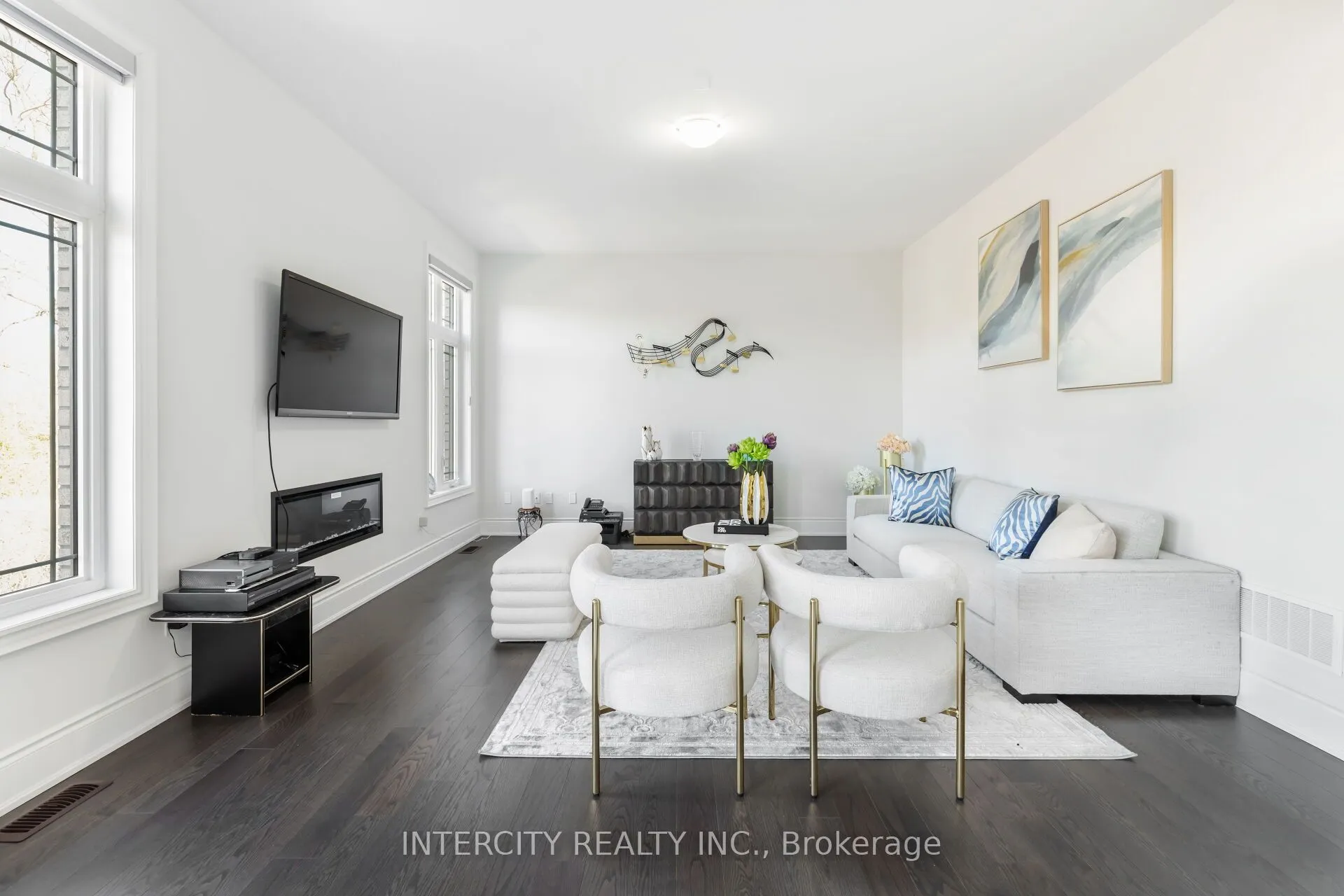 91 Raspberry Ridge Avenue