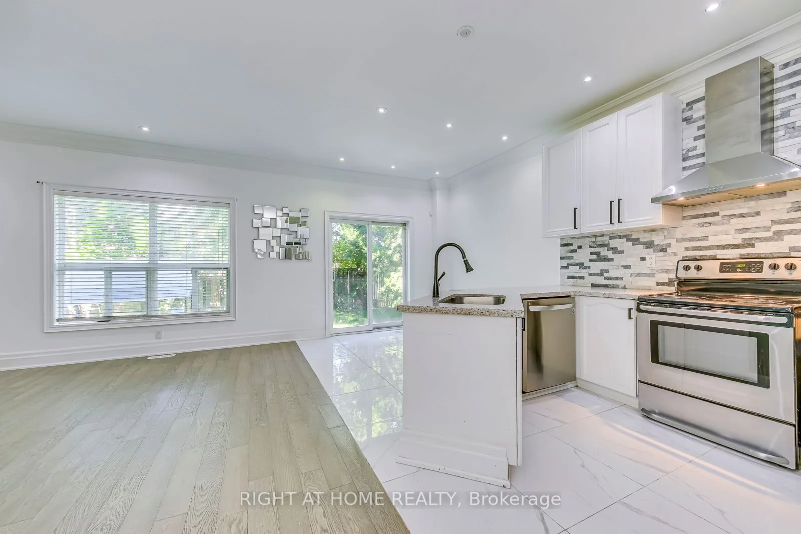 3265 Bruzan Crescent