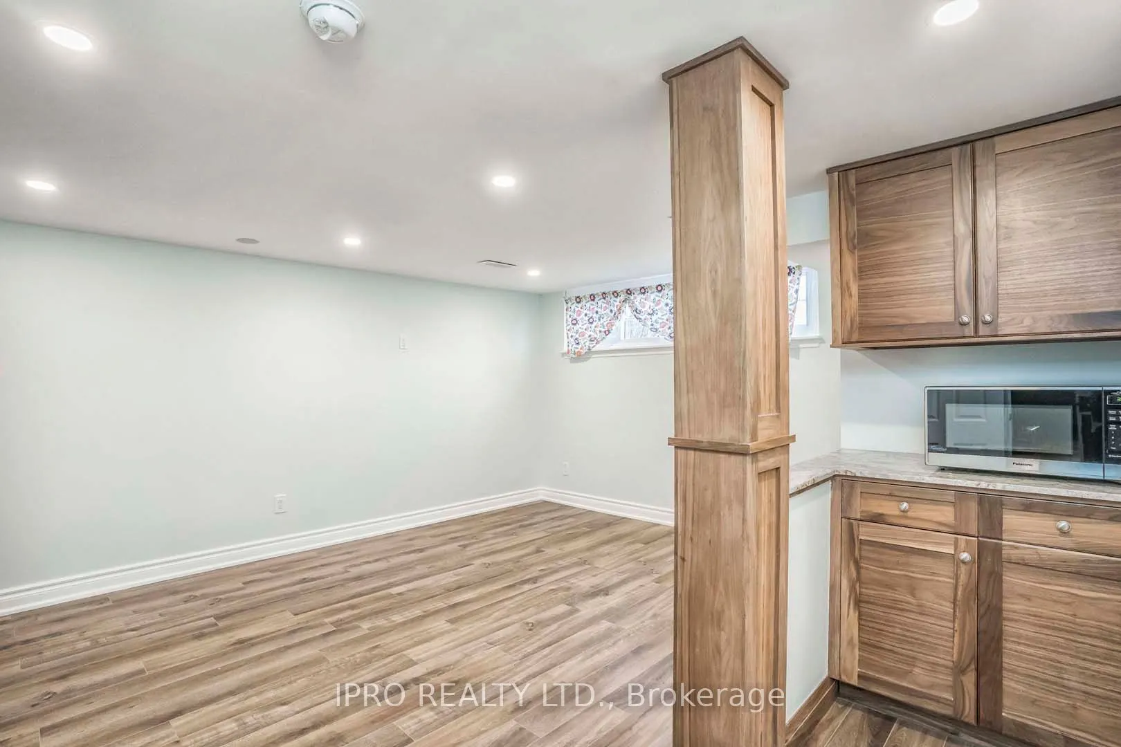 3614 Holden Crescent