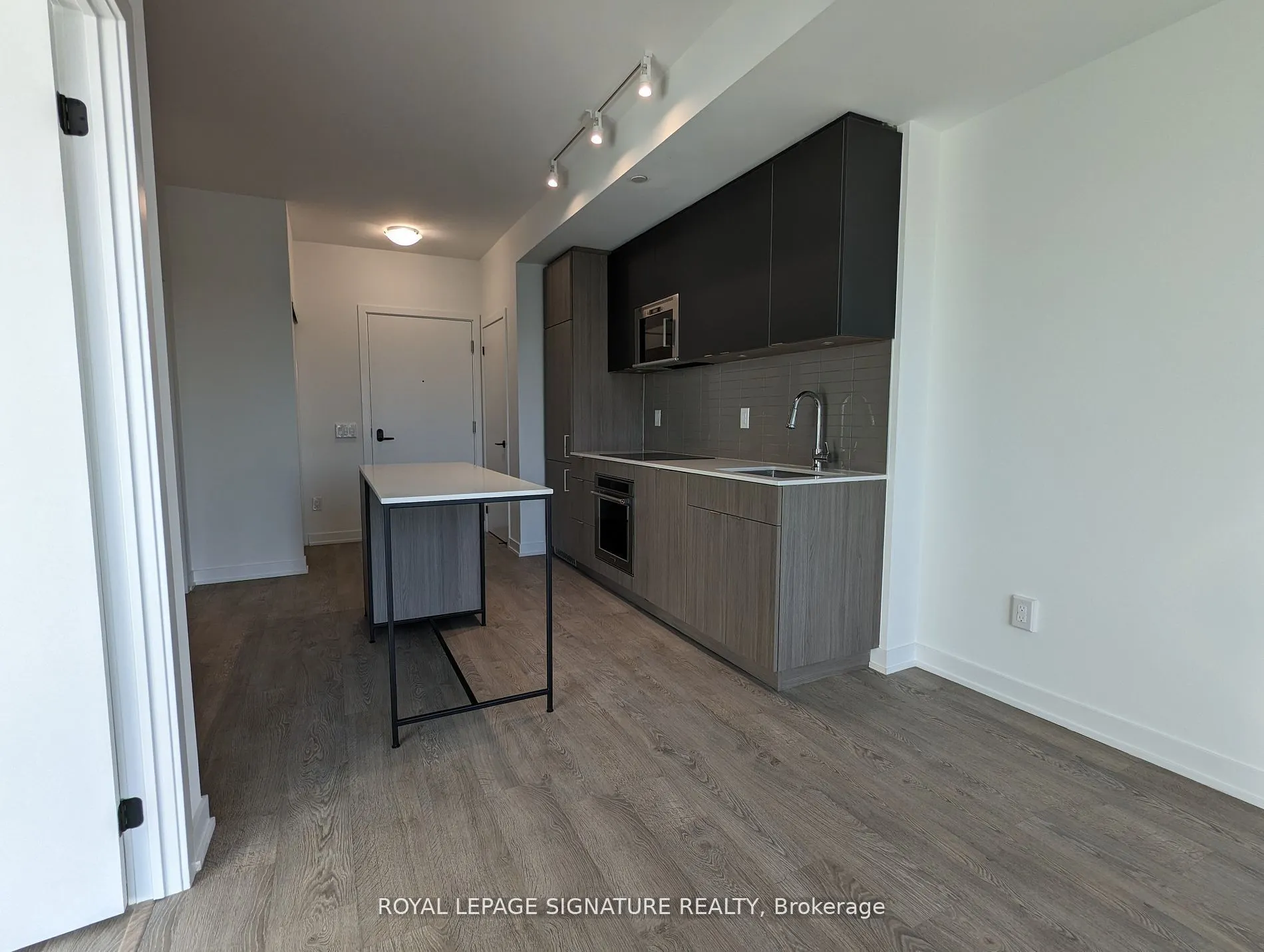 215 Lakeshore Road W, #334