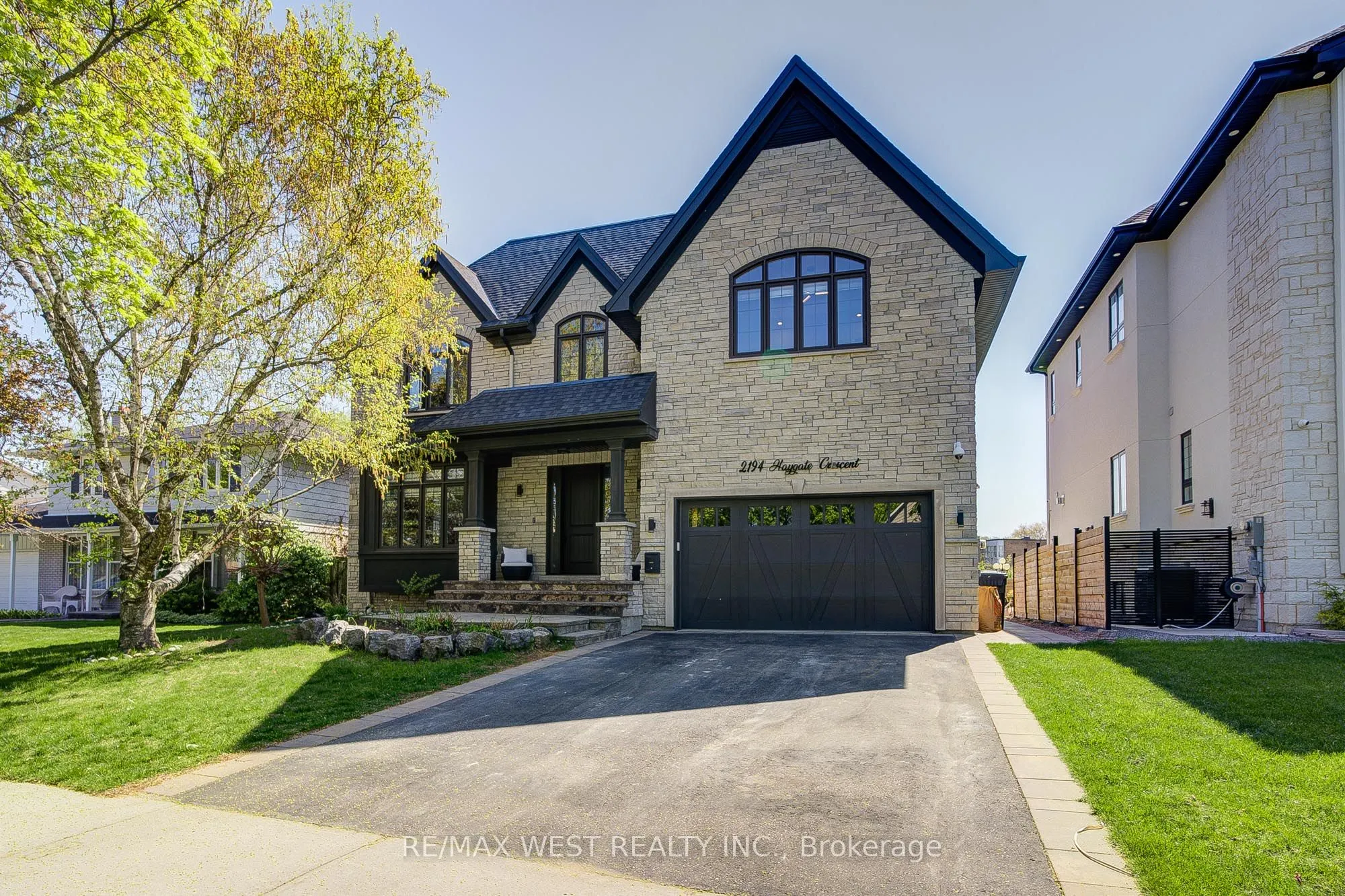 2194 Haygate Crescent