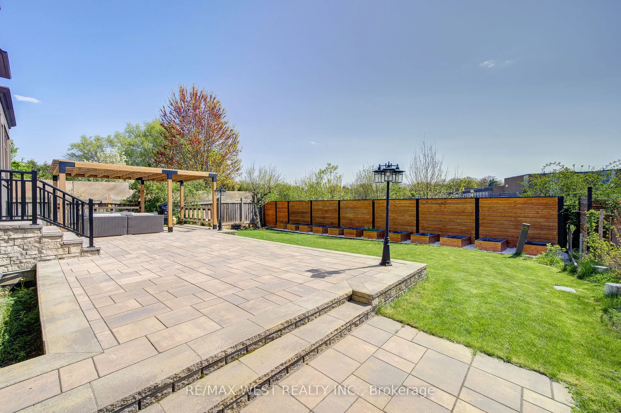 2194 Haygate Crescent
