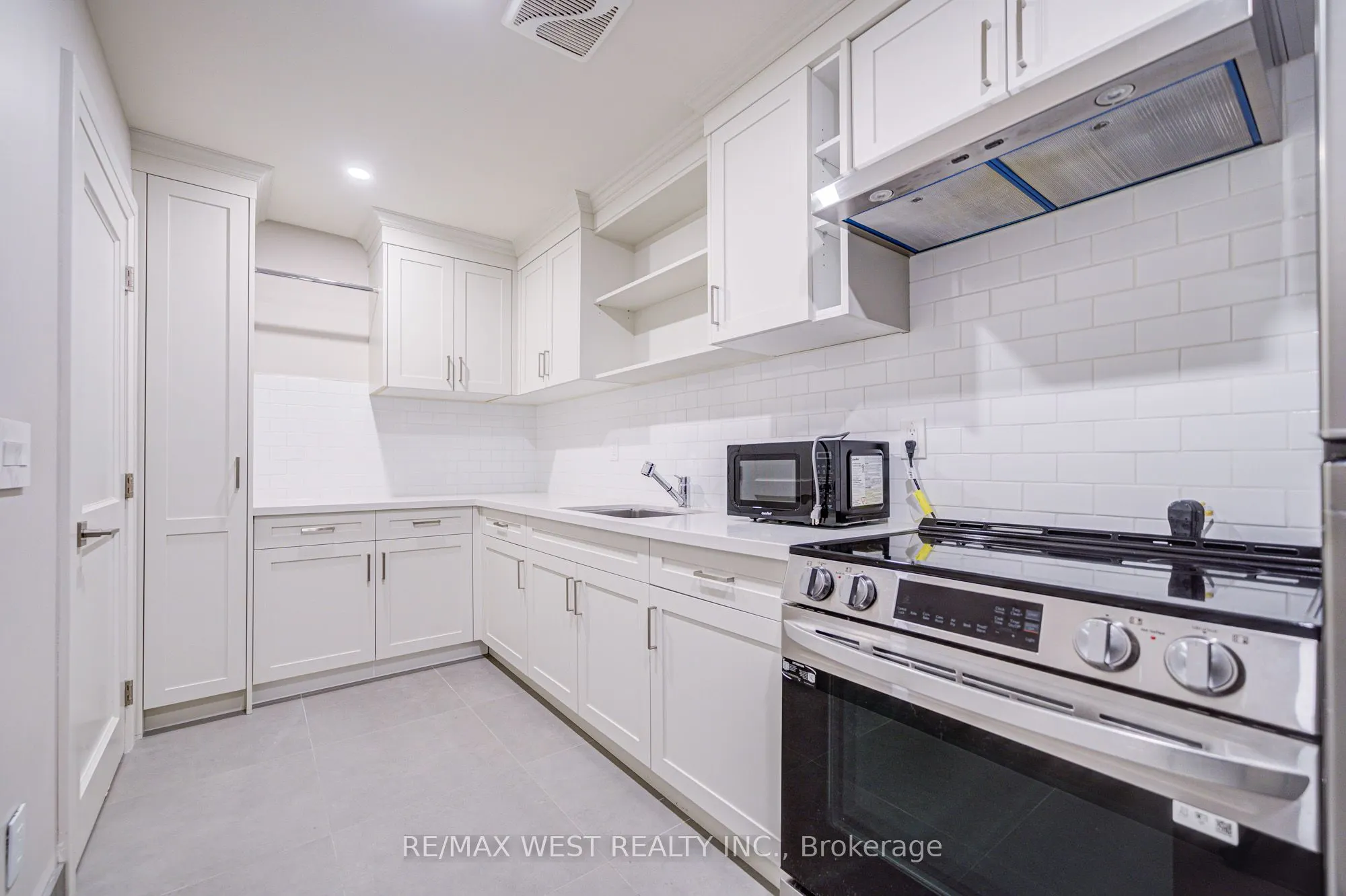 2194 Haygate Crescent