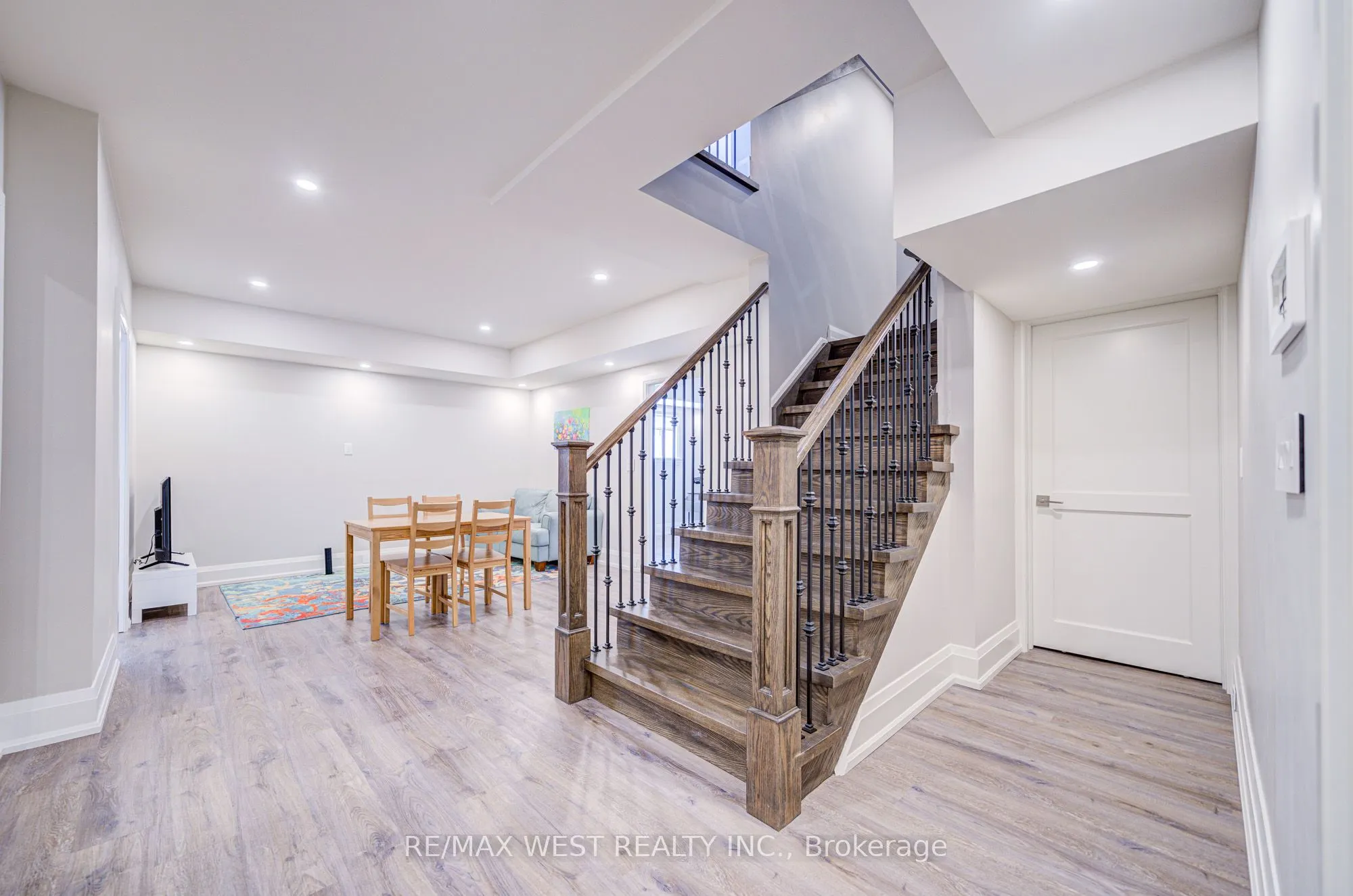 2194 Haygate Crescent