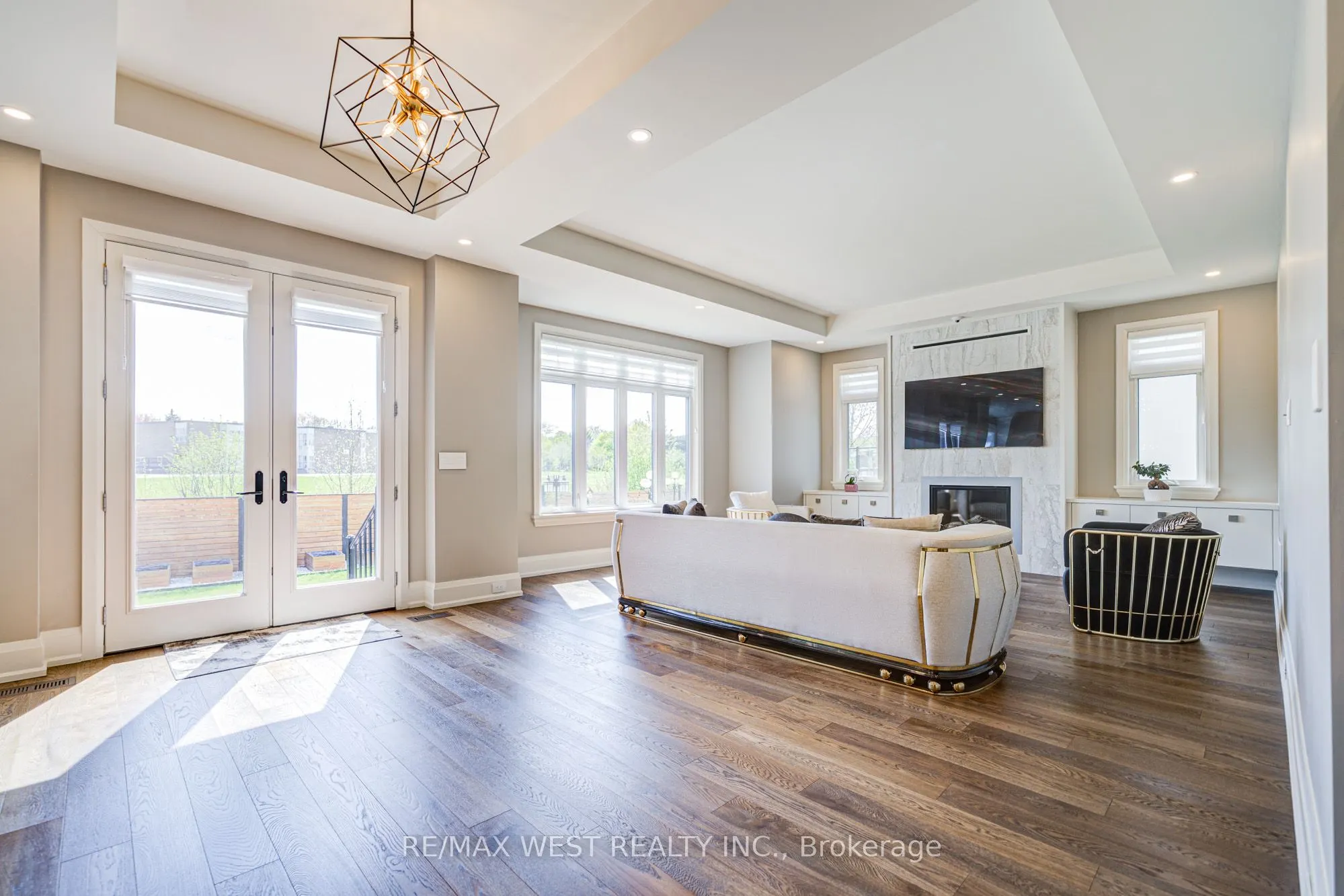 2194 Haygate Crescent