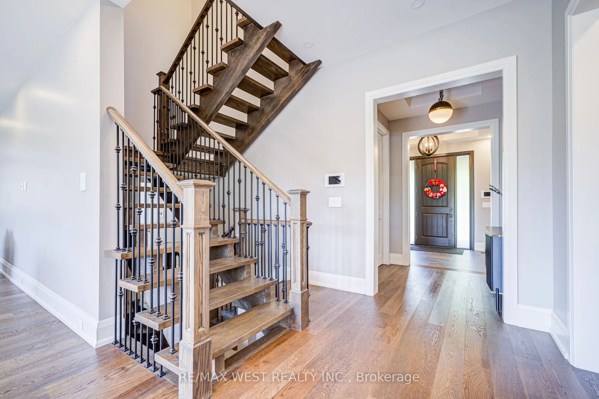2194 Haygate Crescent