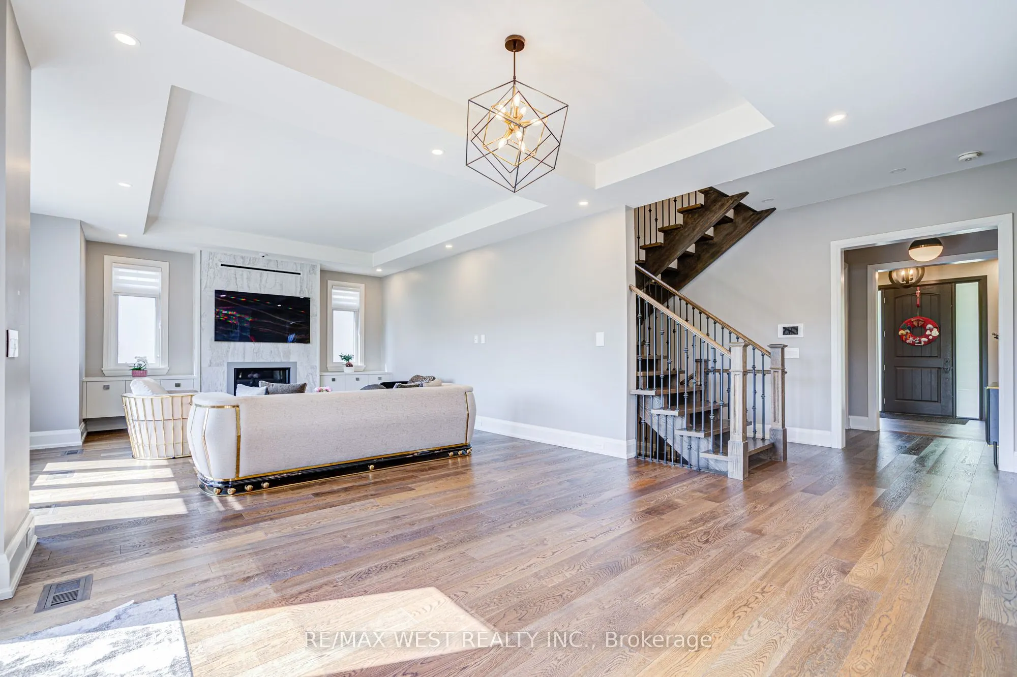 2194 Haygate Crescent