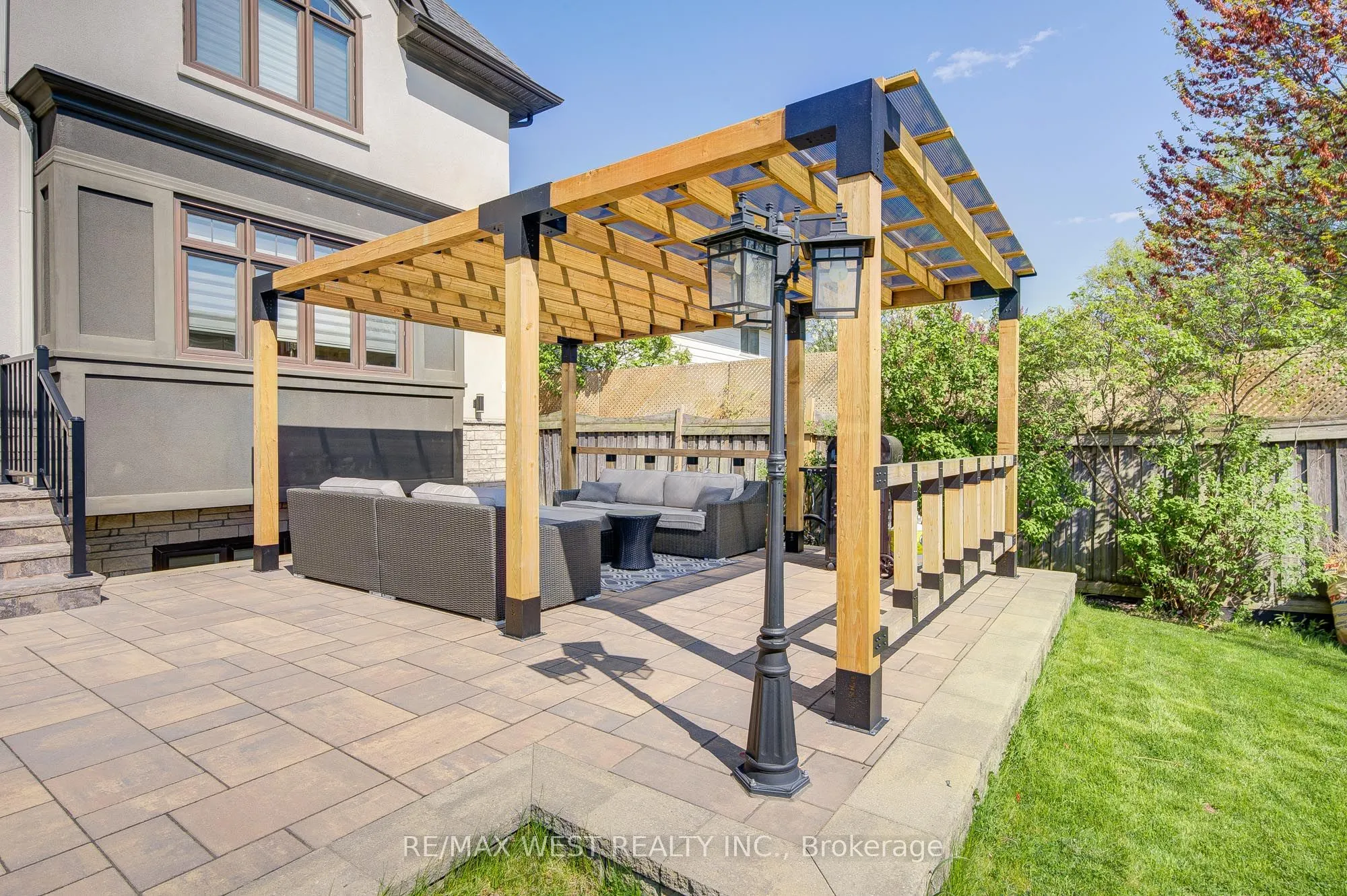 2194 Haygate Crescent
