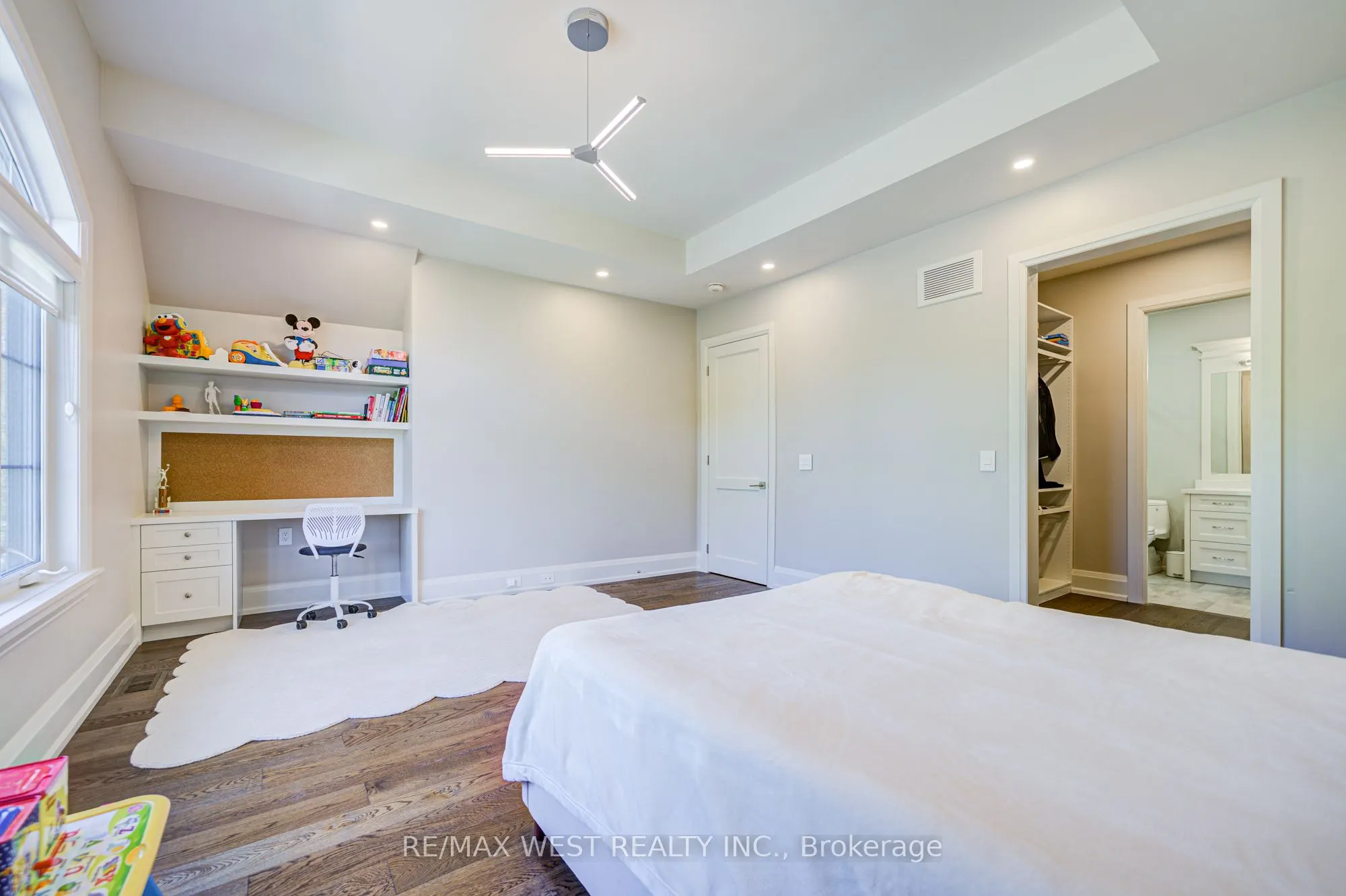 2194 Haygate Crescent