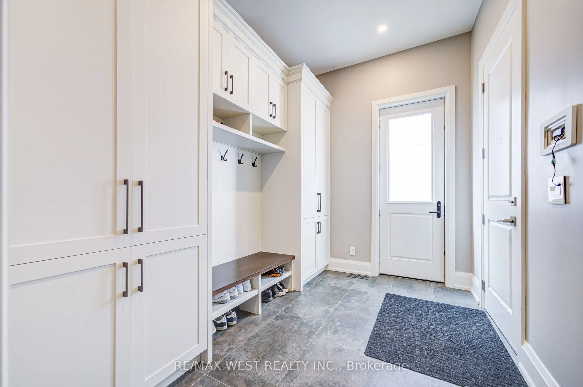 2194 Haygate Crescent