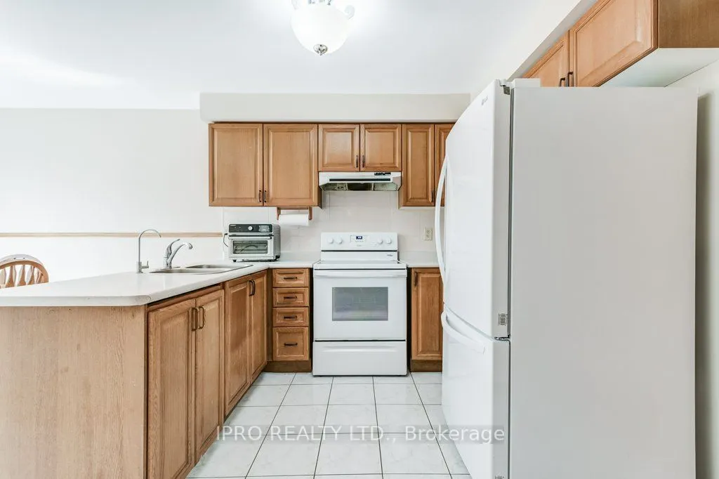 195 Howard Crescent