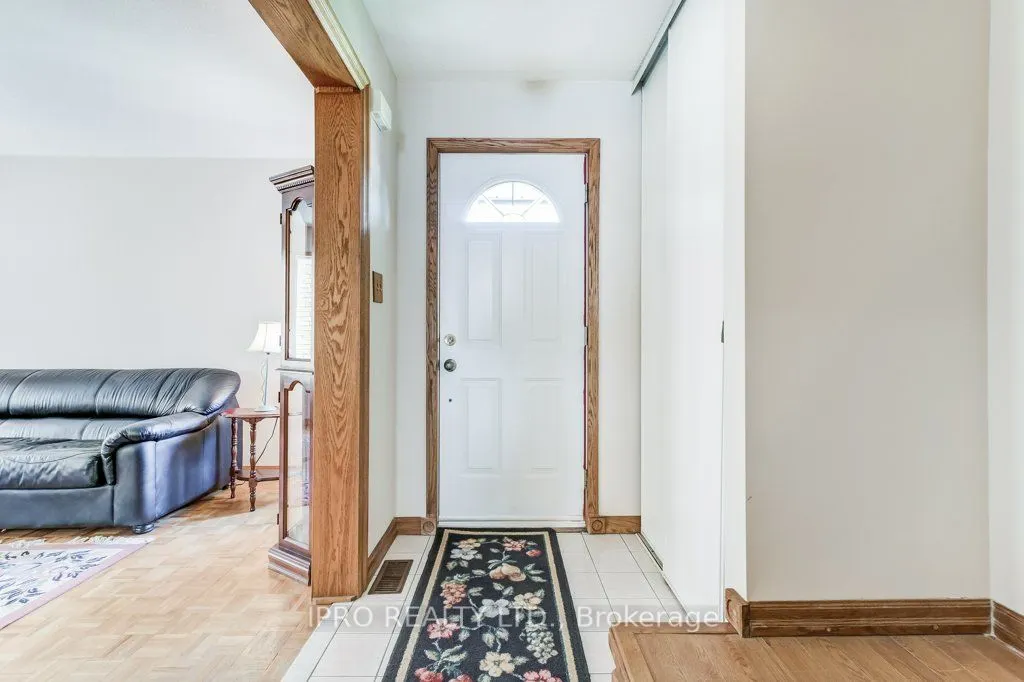 195 Howard Crescent