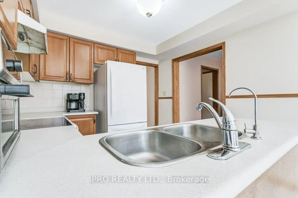 195 Howard Crescent