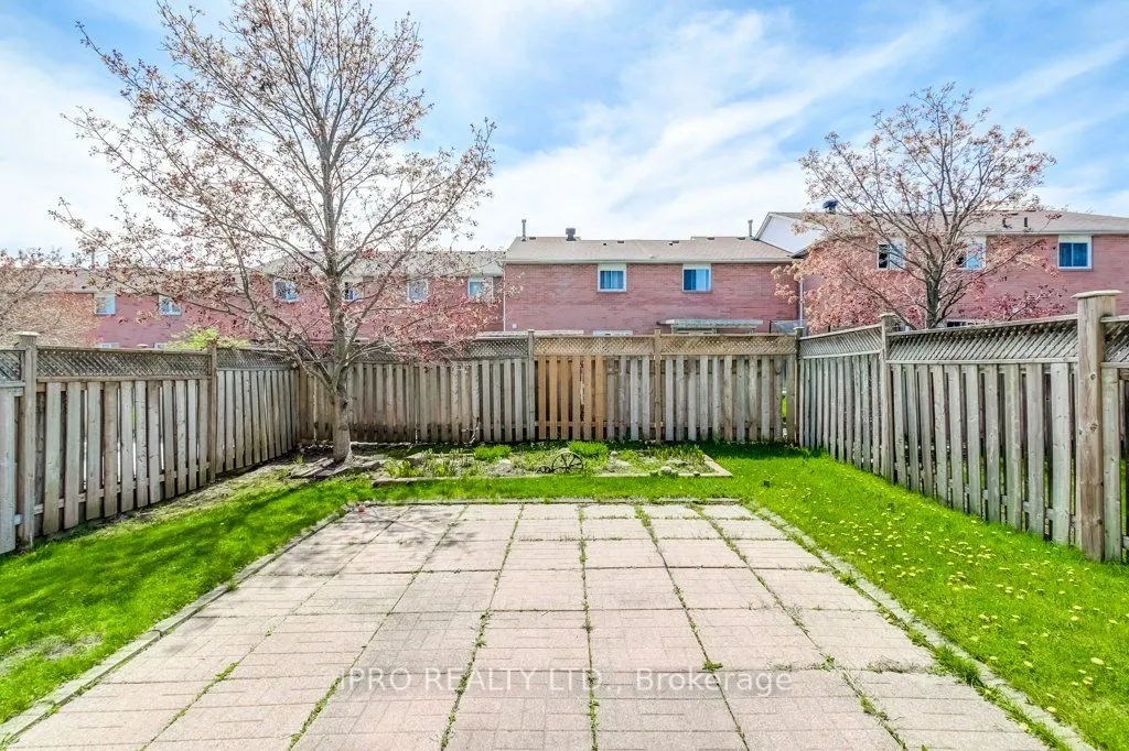 195 Howard Crescent