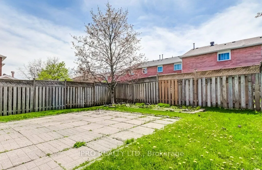 195 Howard Crescent