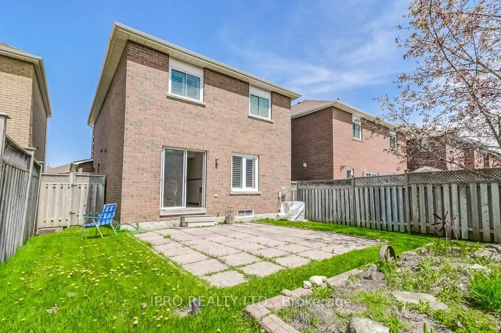 195 Howard Crescent