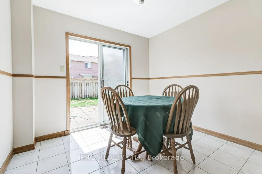 195 Howard Crescent