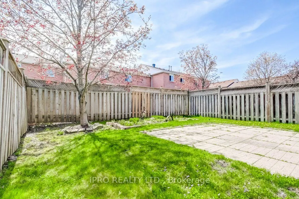 195 Howard Crescent