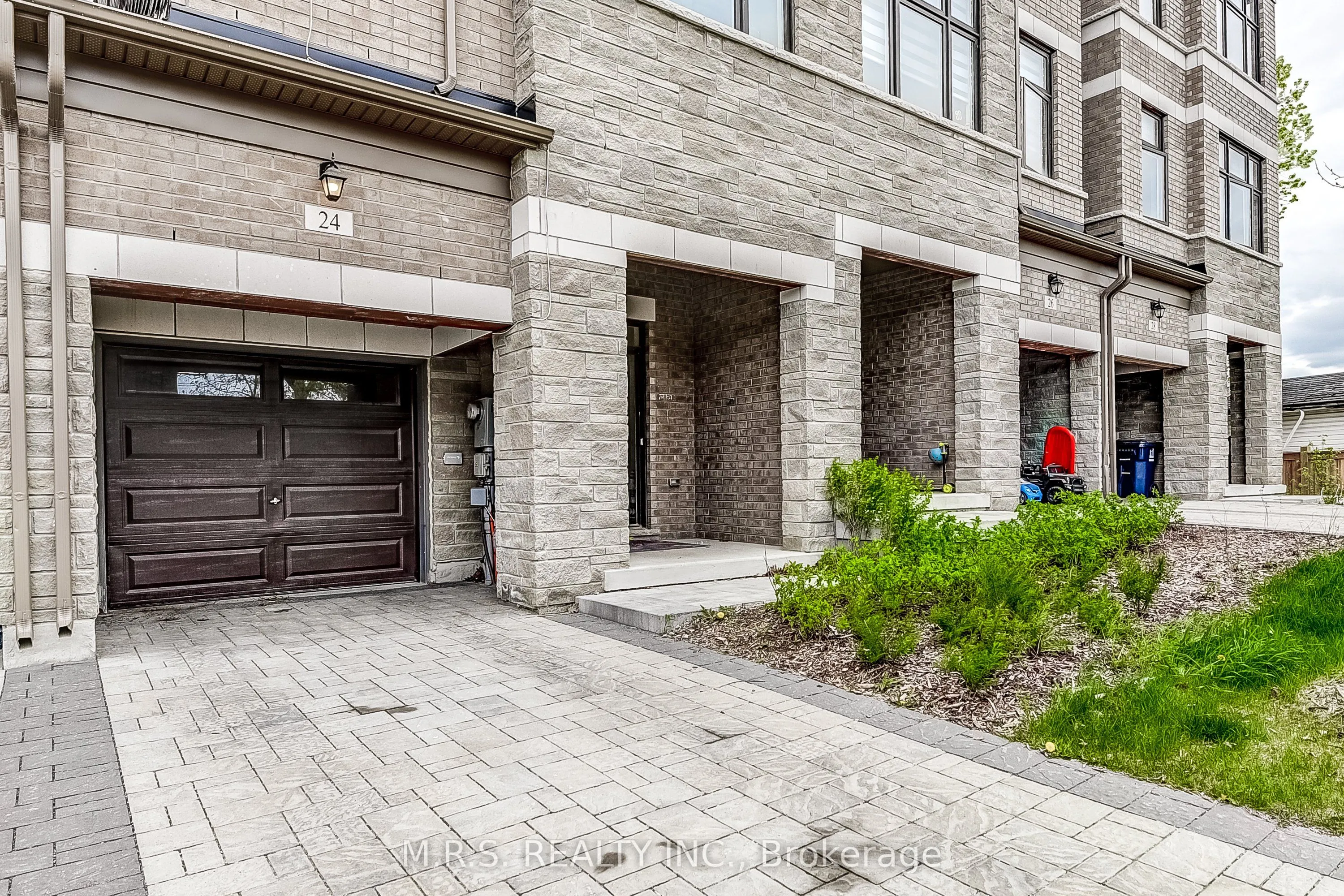 24 Tarmola Park Court