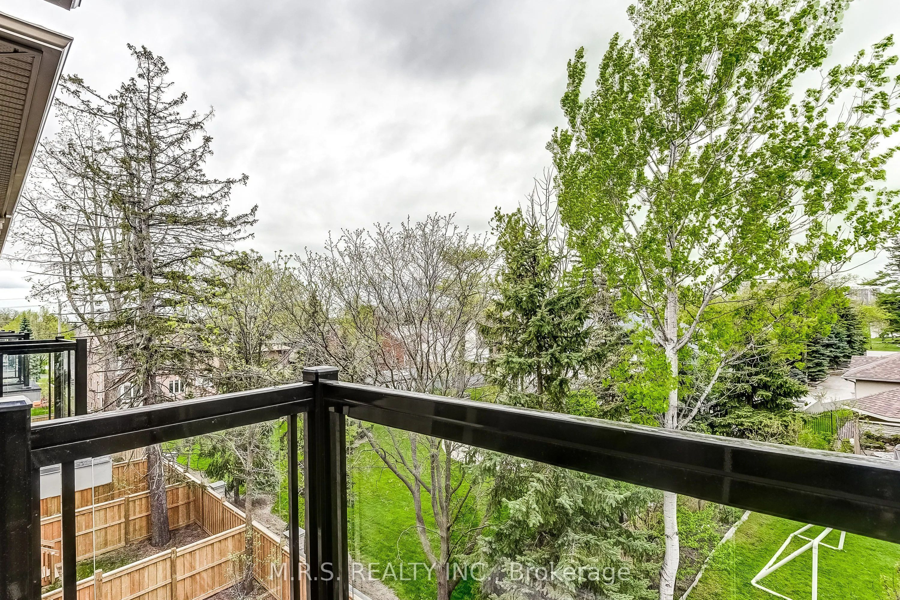 24 Tarmola Park Court