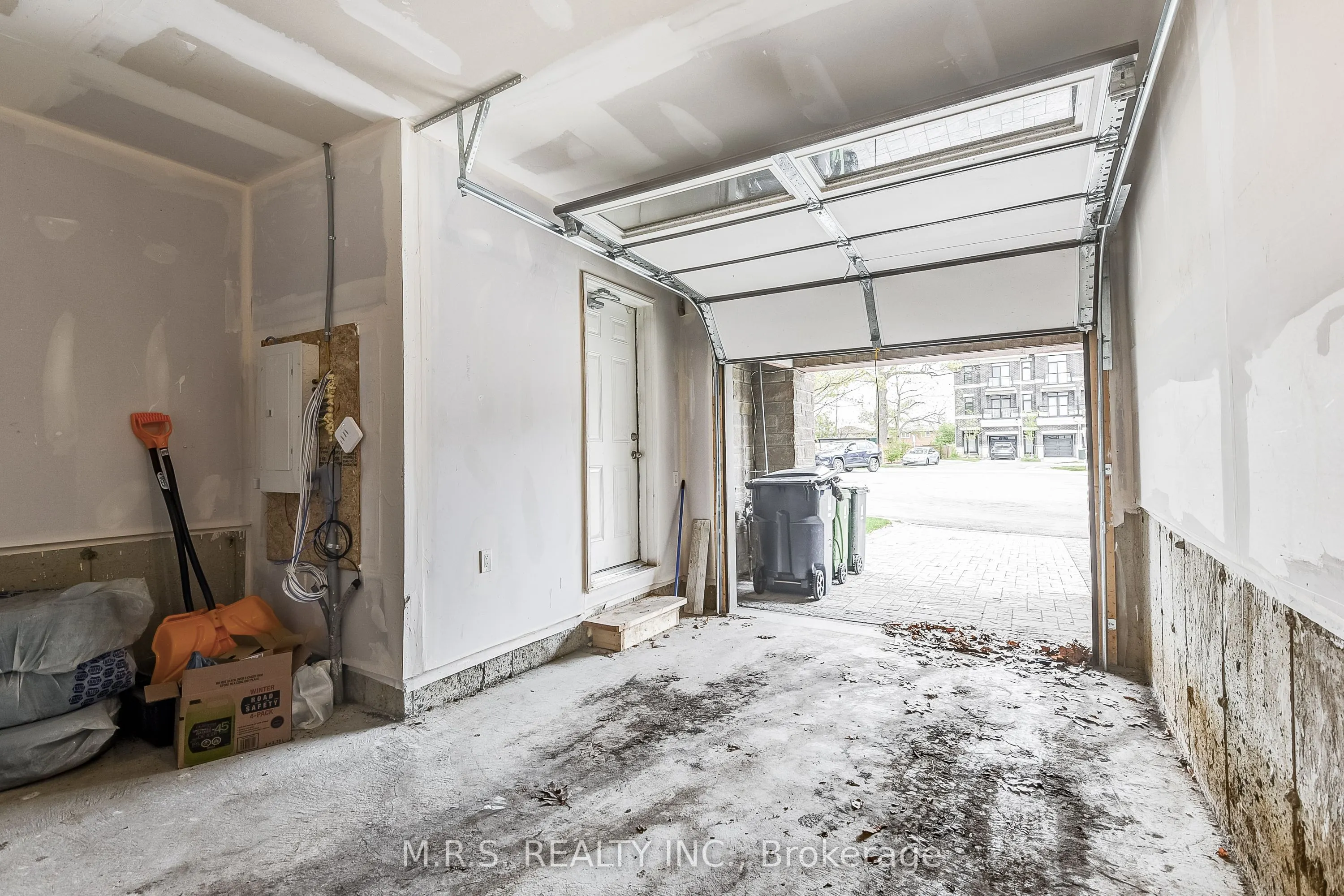 24 Tarmola Park Court