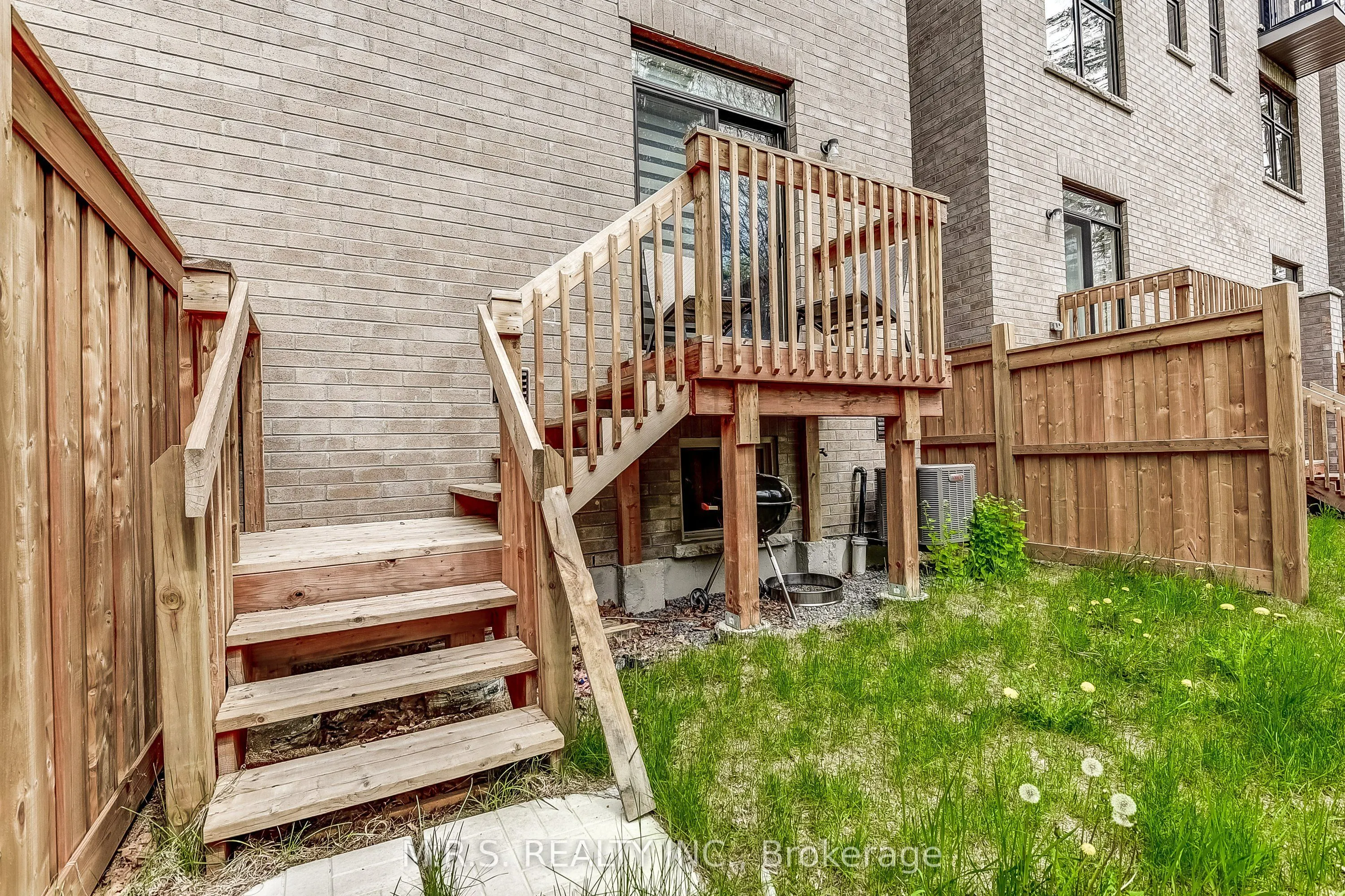 24 Tarmola Park Court