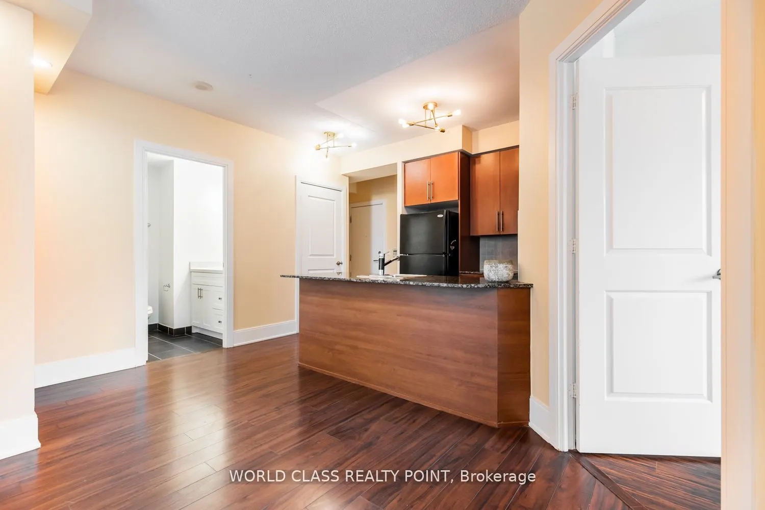 330 Burnhamthorpe Road W, #1402