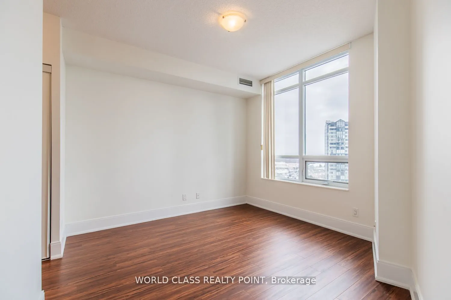 330 Burnhamthorpe Road W, #1402