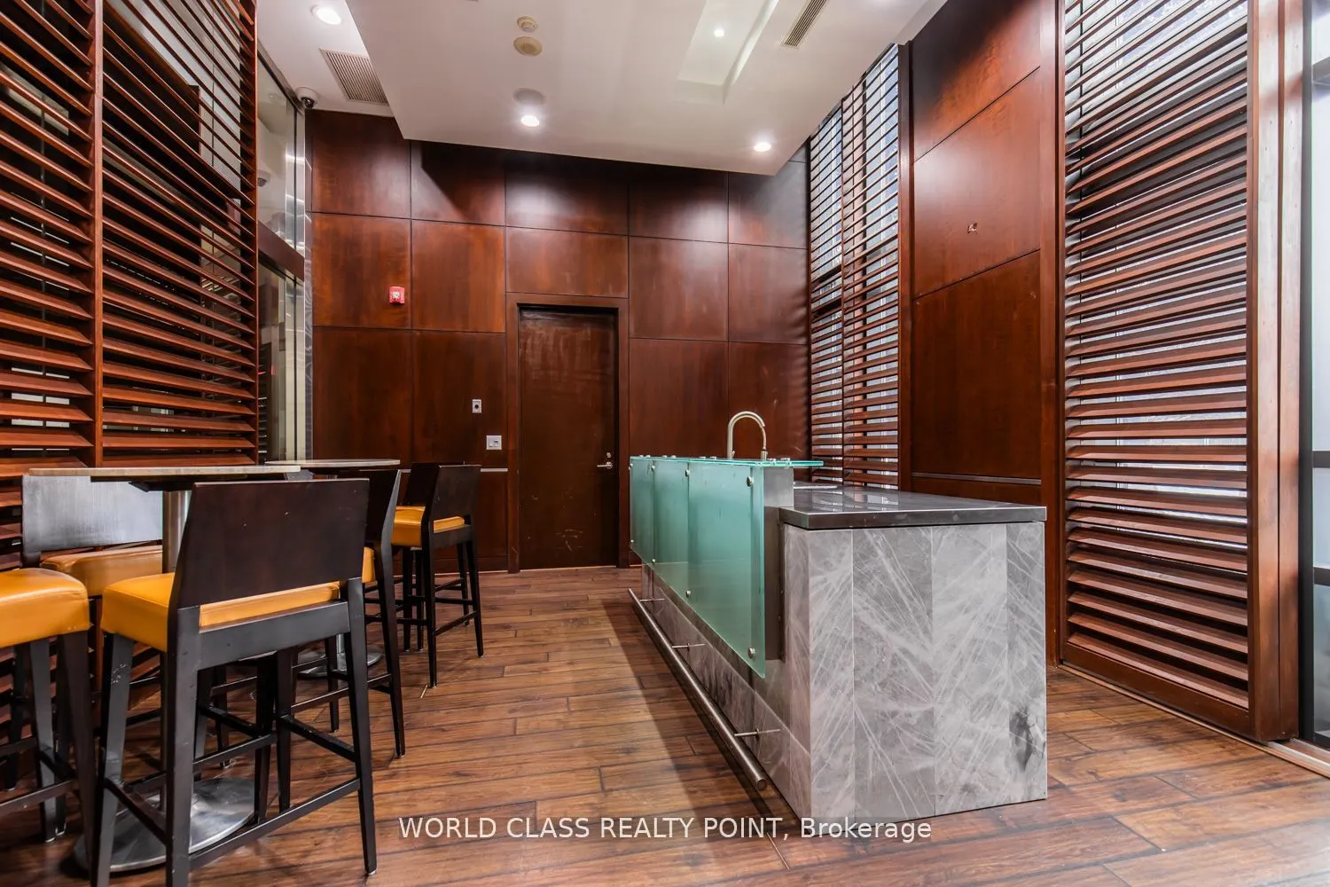 330 Burnhamthorpe Road W, #1402