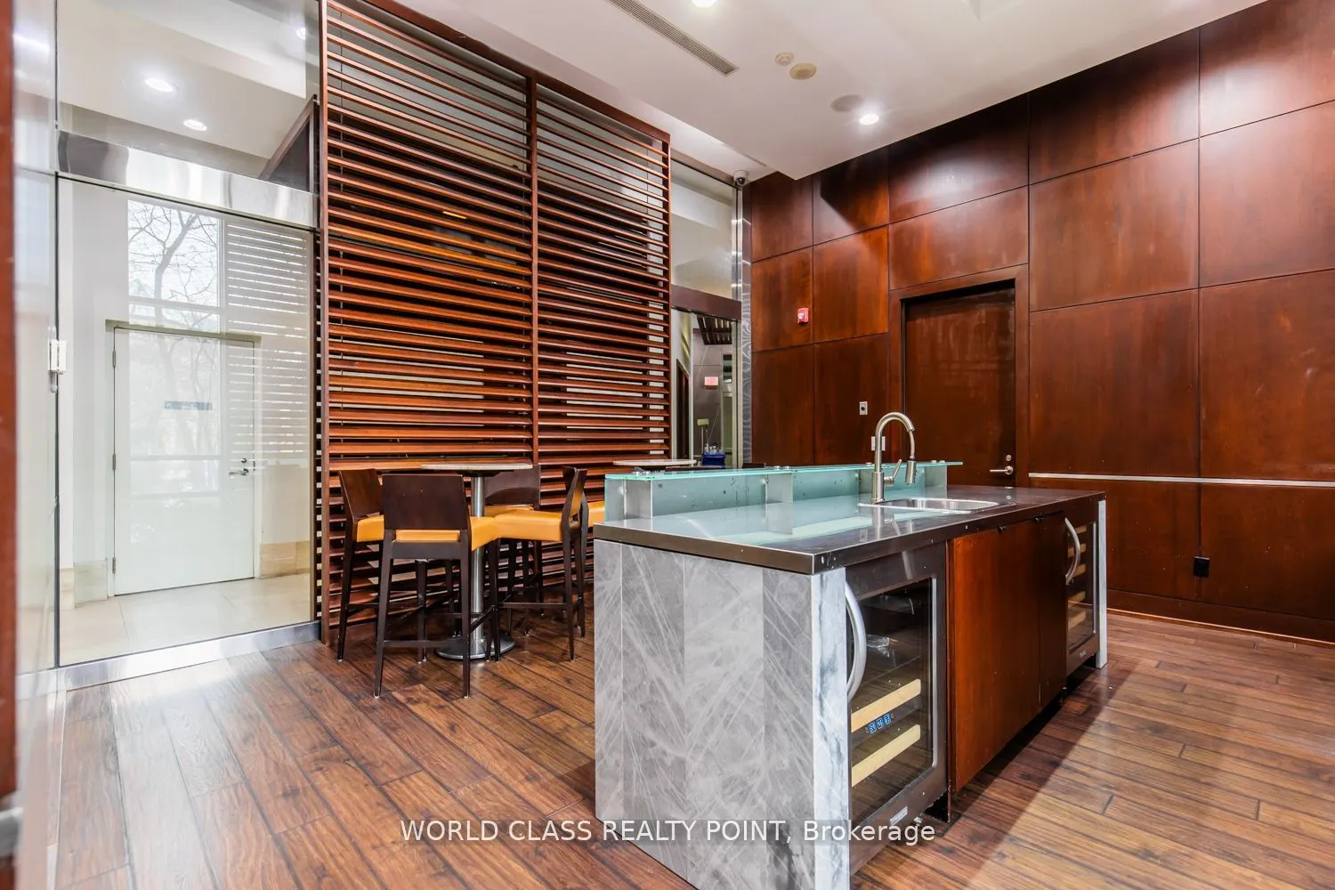 330 Burnhamthorpe Road W, #1402