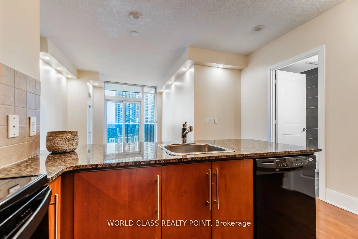 330 Burnhamthorpe Road W, #1402